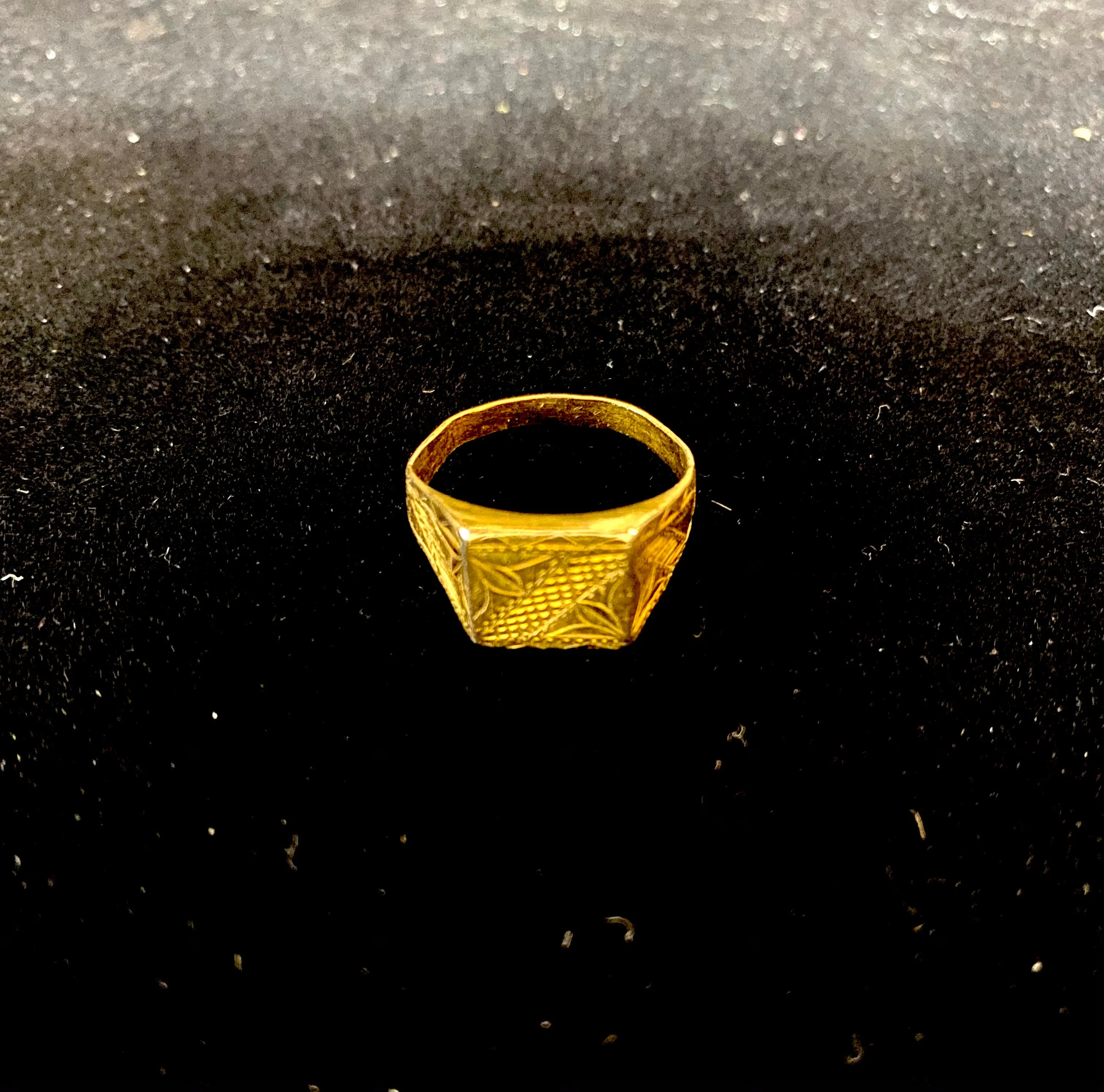1920’s Antique Design 18K Yellow Gold Signet Ring - $1.5K Appraisal Value w/CoA}