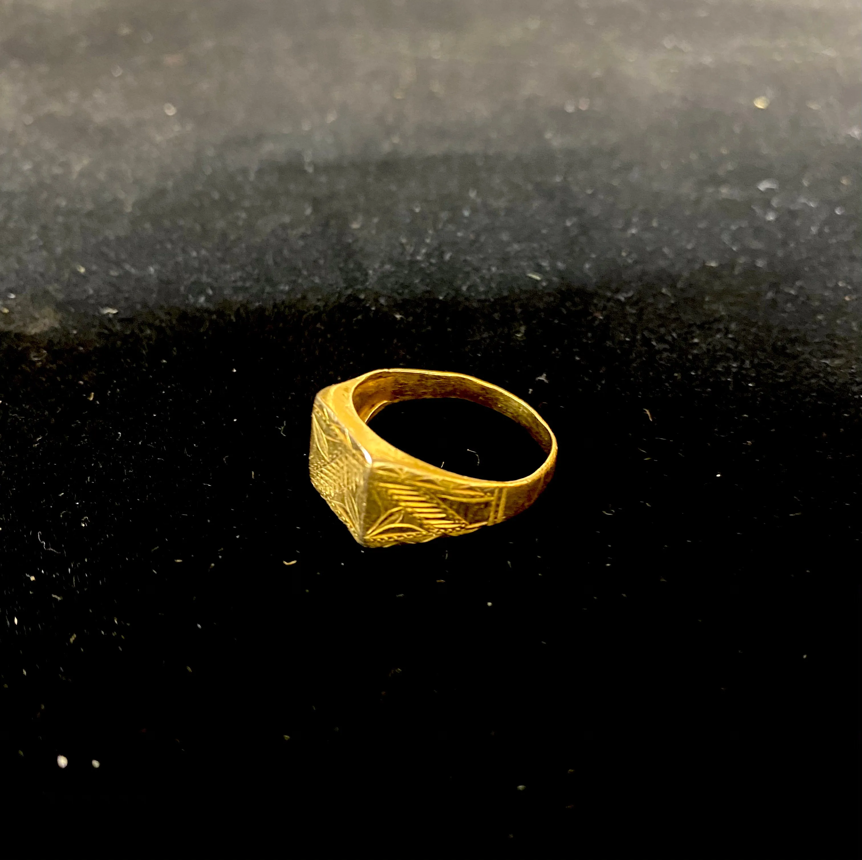 1920’s Antique Design 18K Yellow Gold Signet Ring - $1.5K Appraisal Value w/CoA}