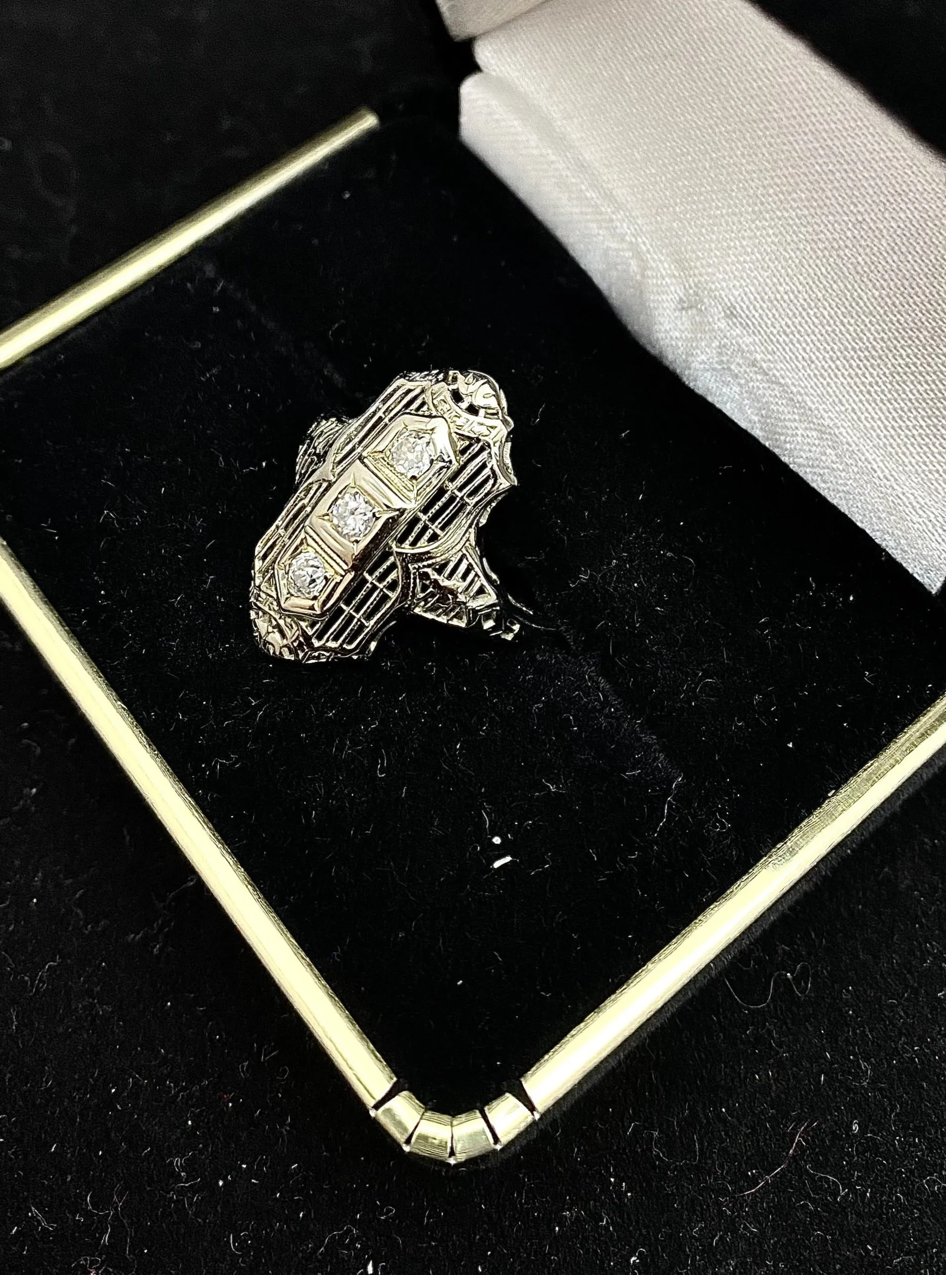1930's Antique Design 18KWG 3 Diamonds Filigree Ring -$6K Appraisal Value w/CoA}