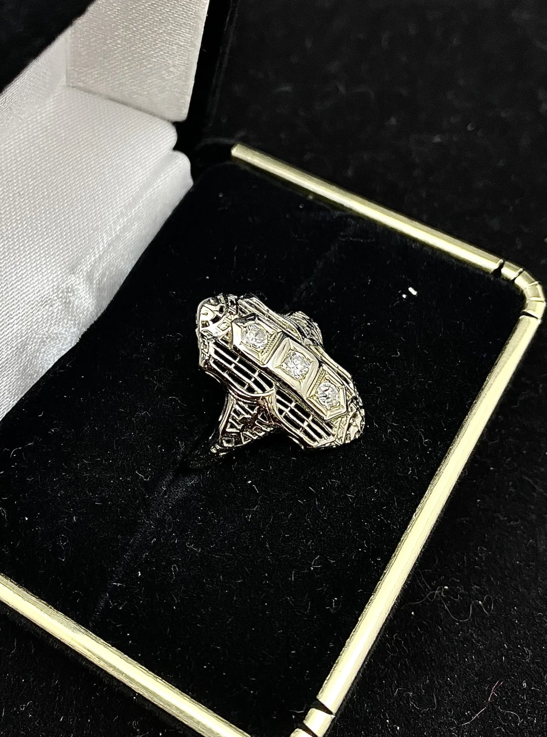 1930's Antique Design 18KWG 3 Diamonds Filigree Ring -$6K Appraisal Value w/CoA}