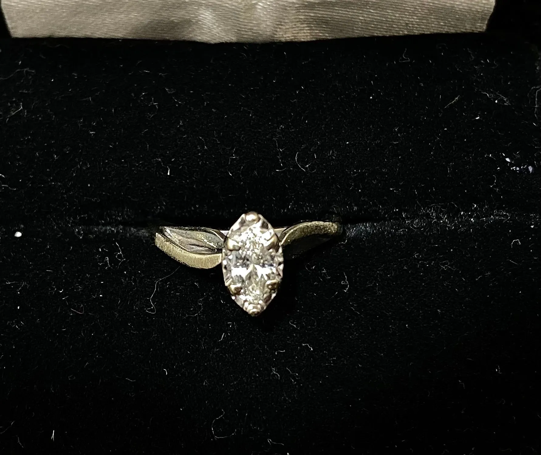 1940's Antique Design Solid White Gold with Diamond Ring - $6K Appraisal Value w/ CoA! }