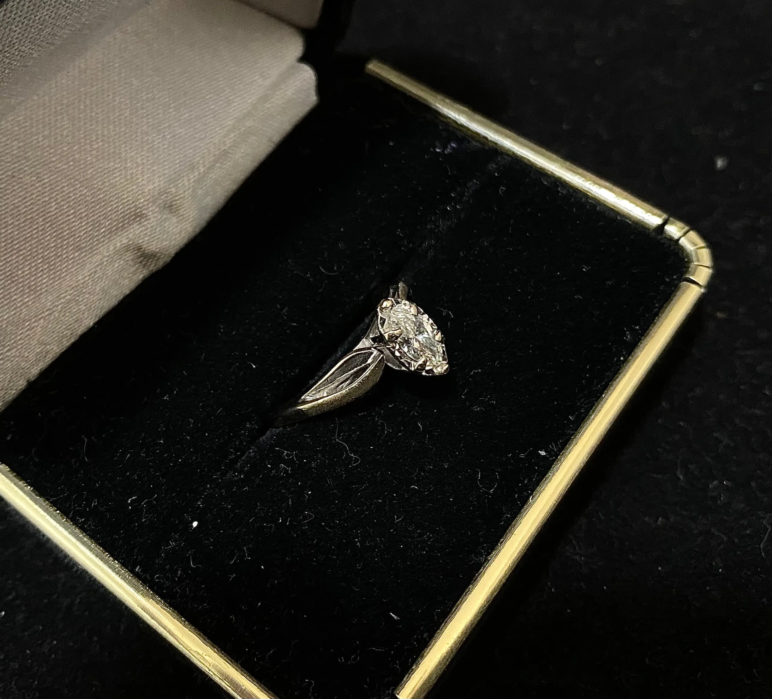 1940's Antique Design Solid White Gold with Diamond Ring - $6K Appraisal Value w/ CoA! }