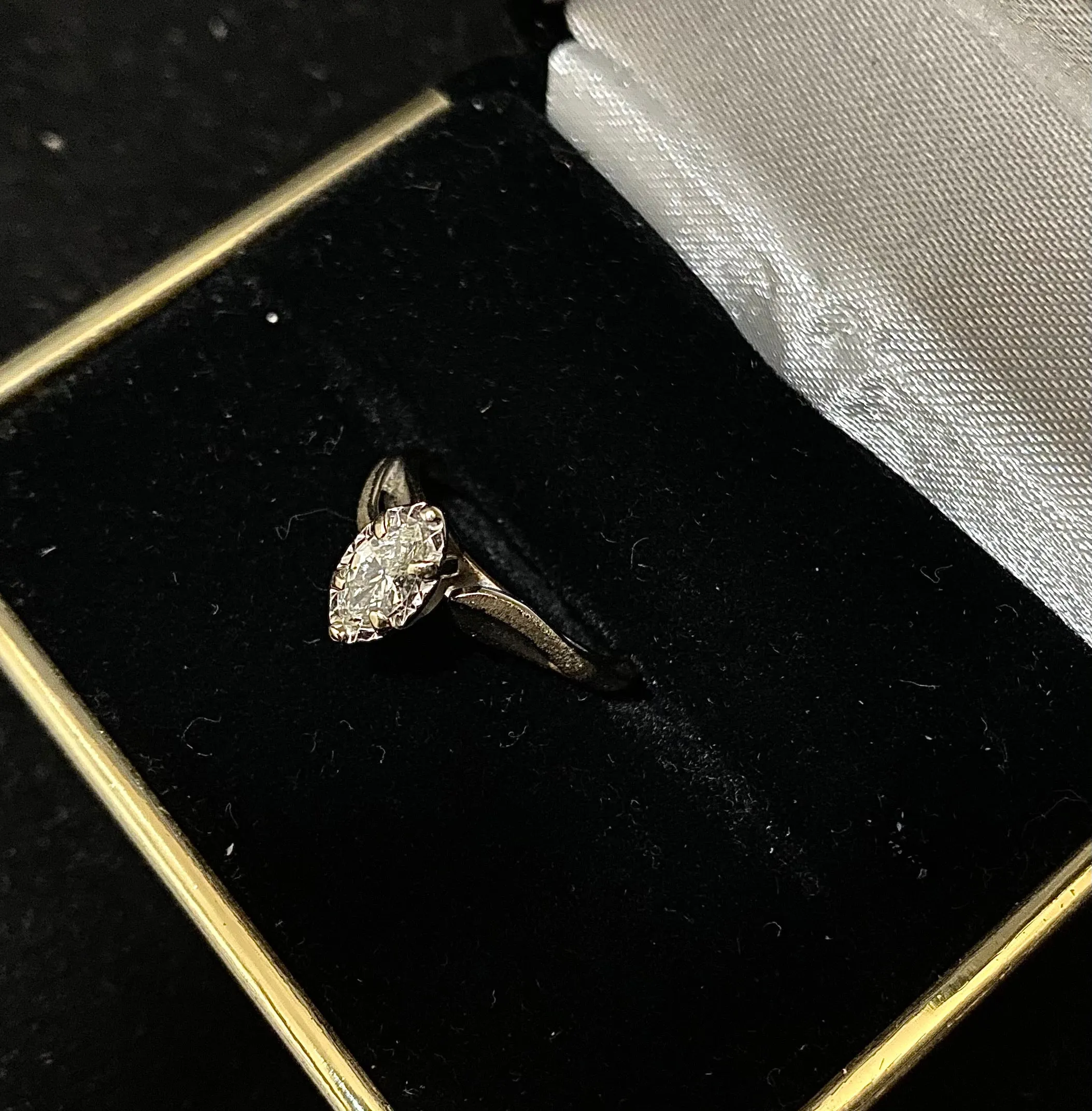 1940's Antique Design Solid White Gold with Diamond Ring - $6K Appraisal Value w/ CoA! }