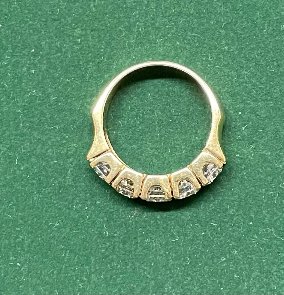 3.25 CT  DIAMOND DVS QUALITY 18K YELLOW GOLD UNIQUE RING- $40K APR VALUE w/ CoA!