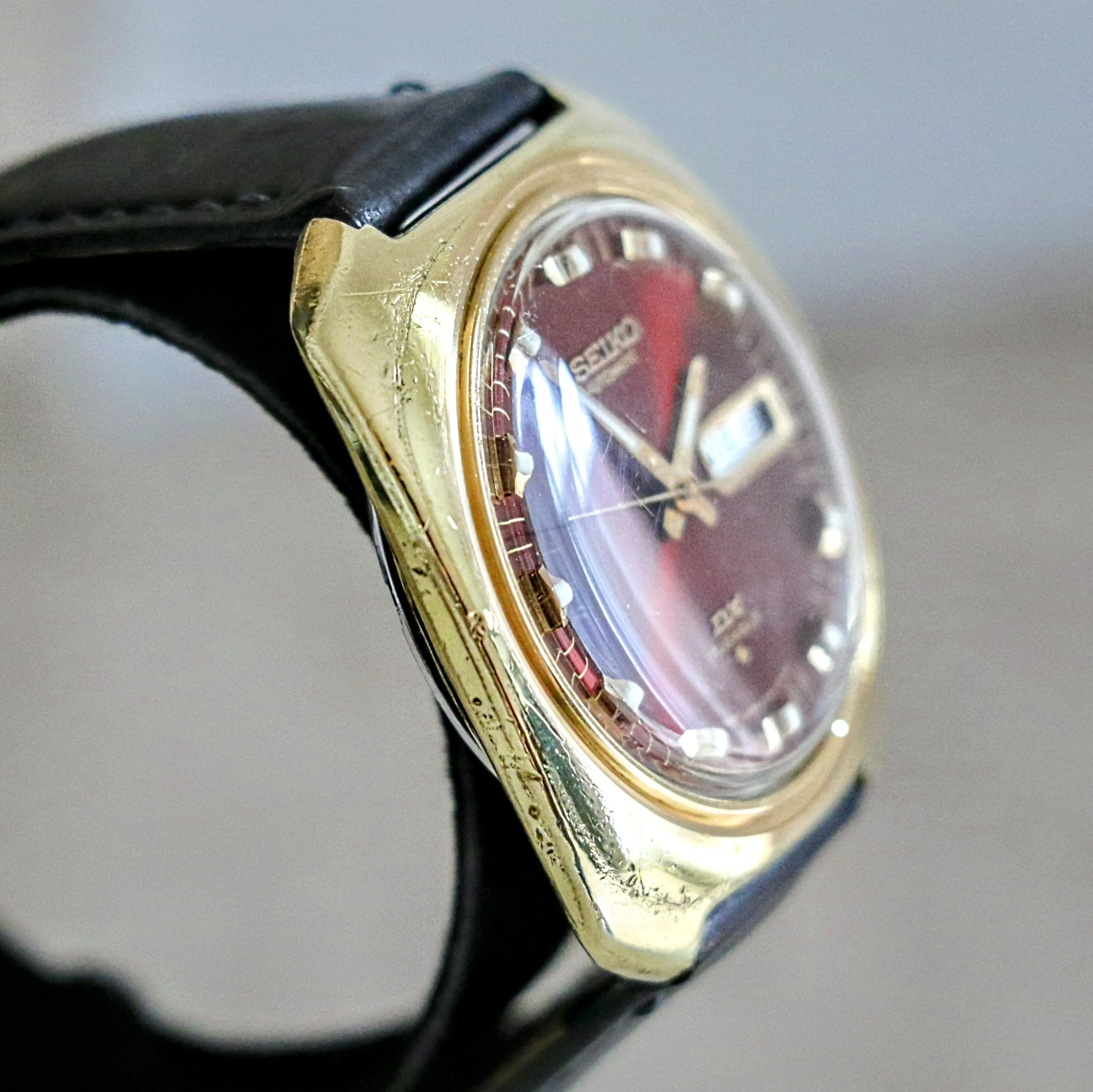 971 SEIKO DX Automatic Watch Day/Date Indicator Cal. 6106C 17Jewels Wristwatch