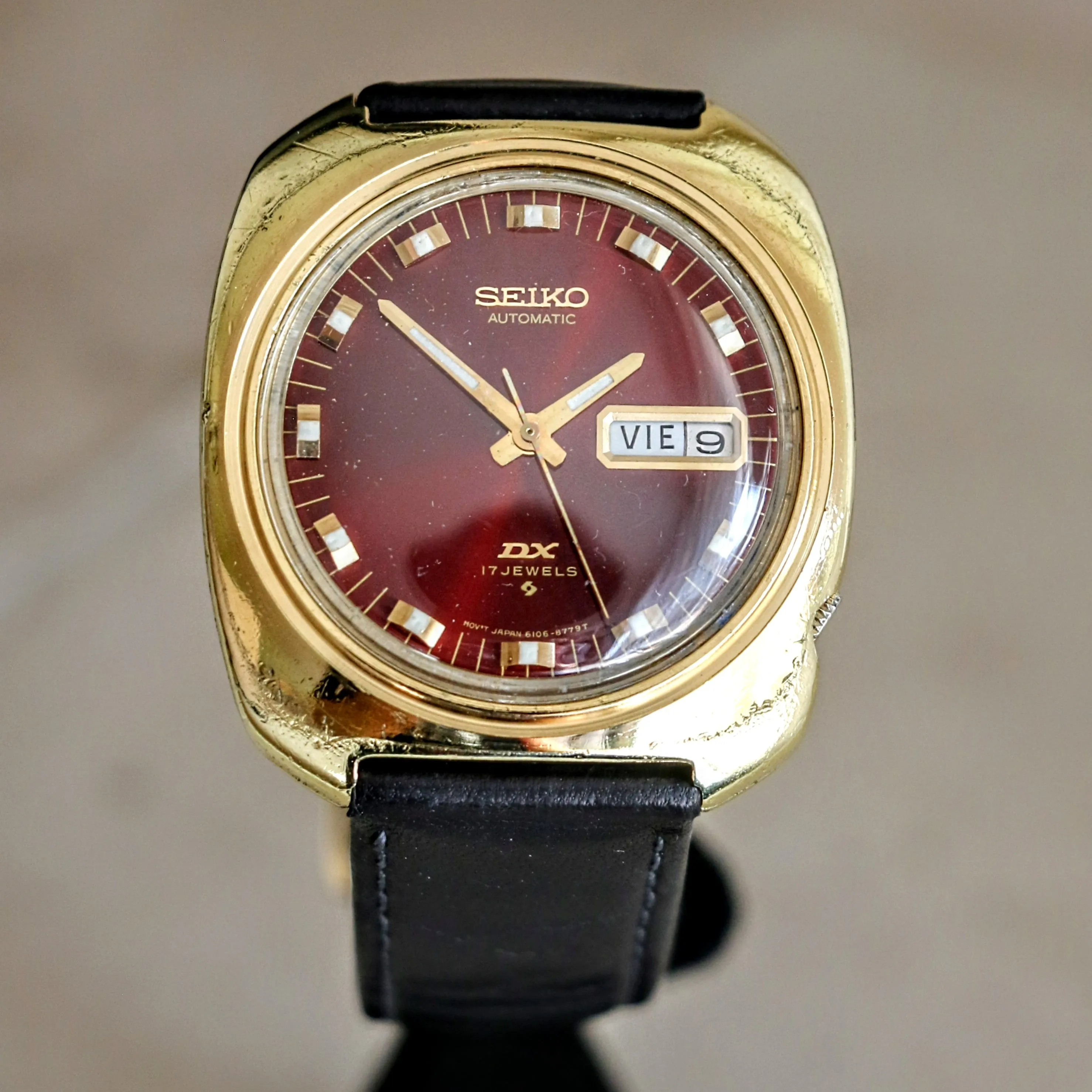 971 SEIKO DX Automatic Watch Day/Date Indicator Cal. 6106C 17Jewels Wristwatch