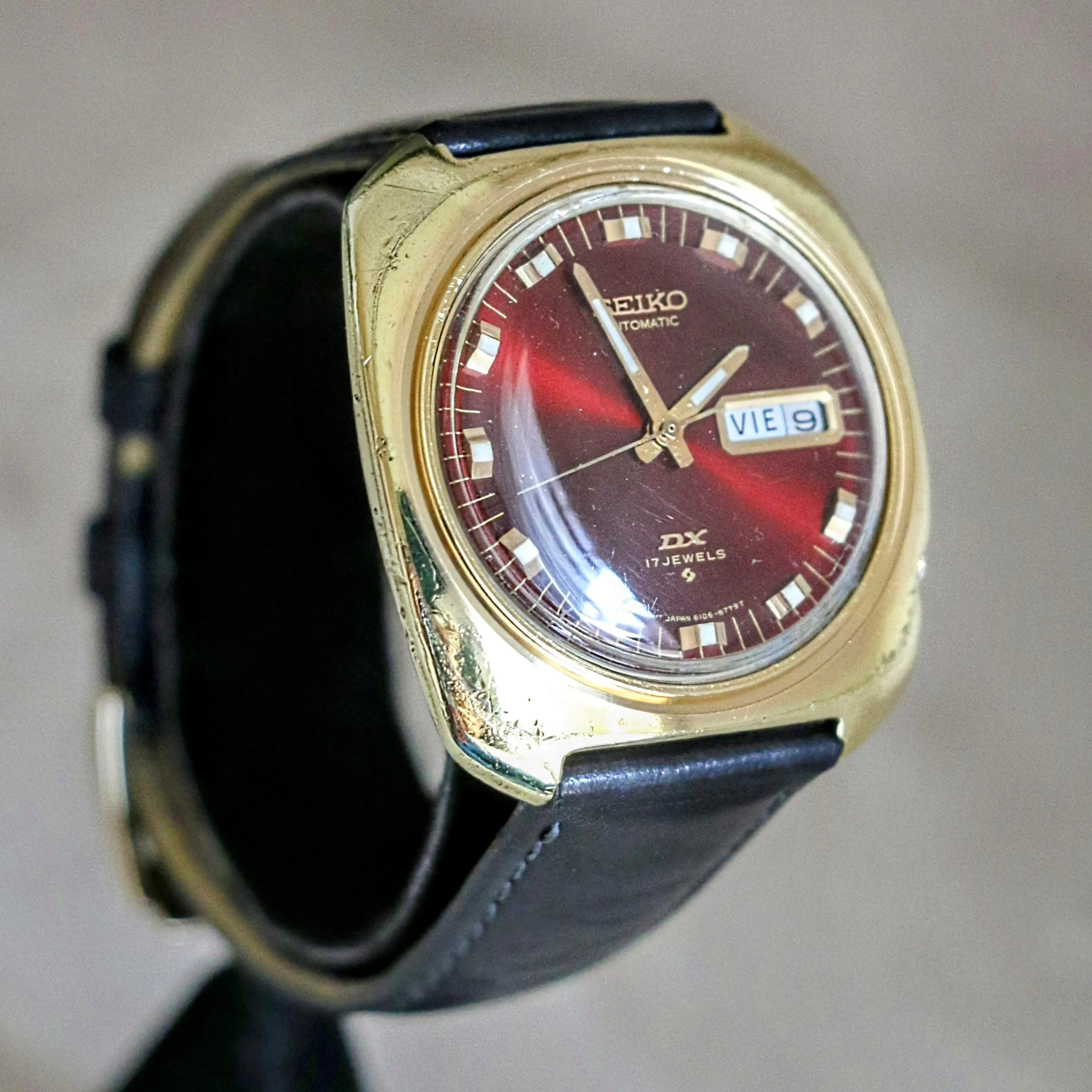 971 SEIKO DX Automatic Watch Day/Date Indicator Cal. 6106C 17Jewels Wristwatch