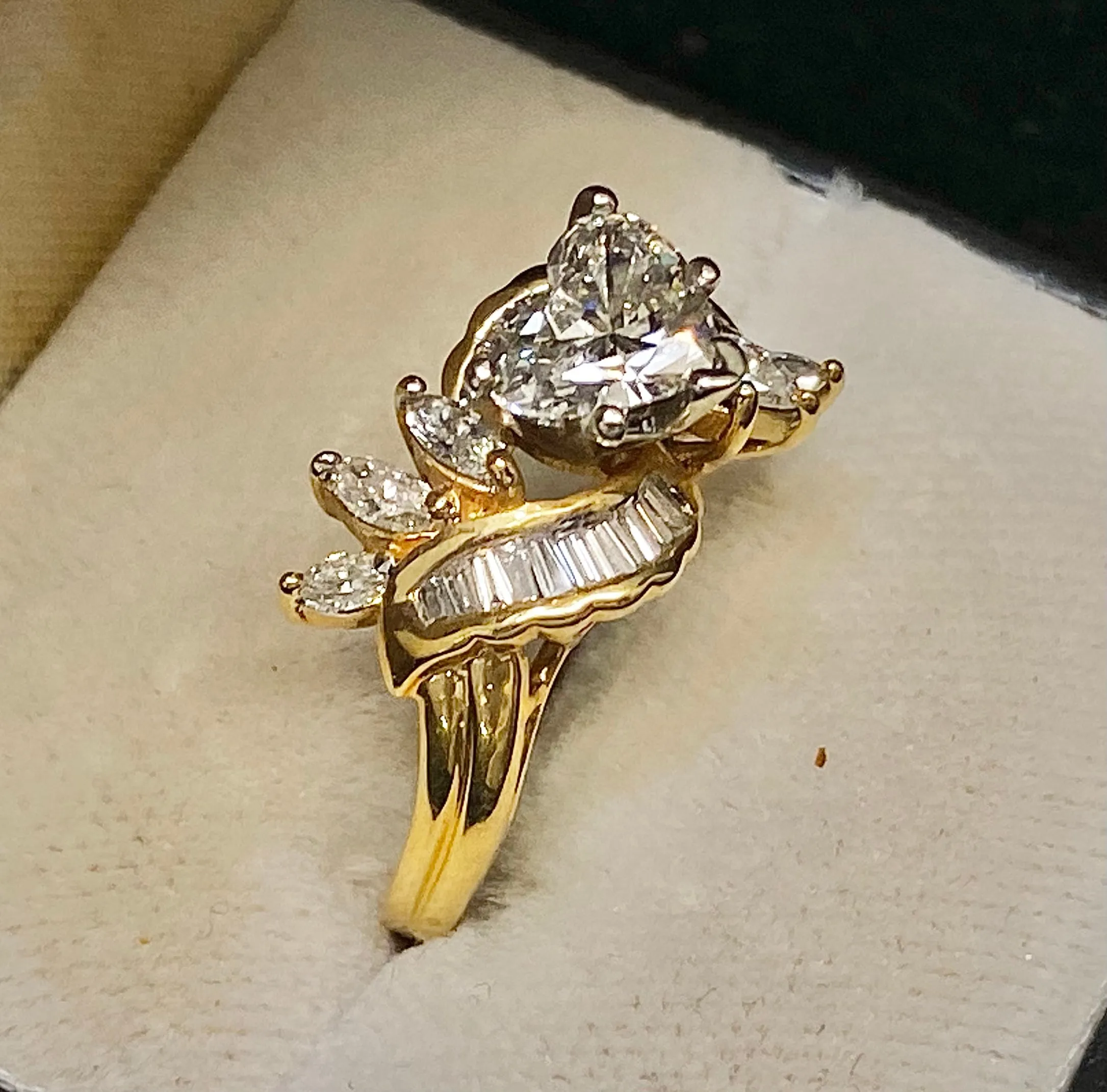 Amazing 18K Yellow Gold with Heart Diamond & 26-Accent Stone Ring - $30K Appraisal Value w/CoA}