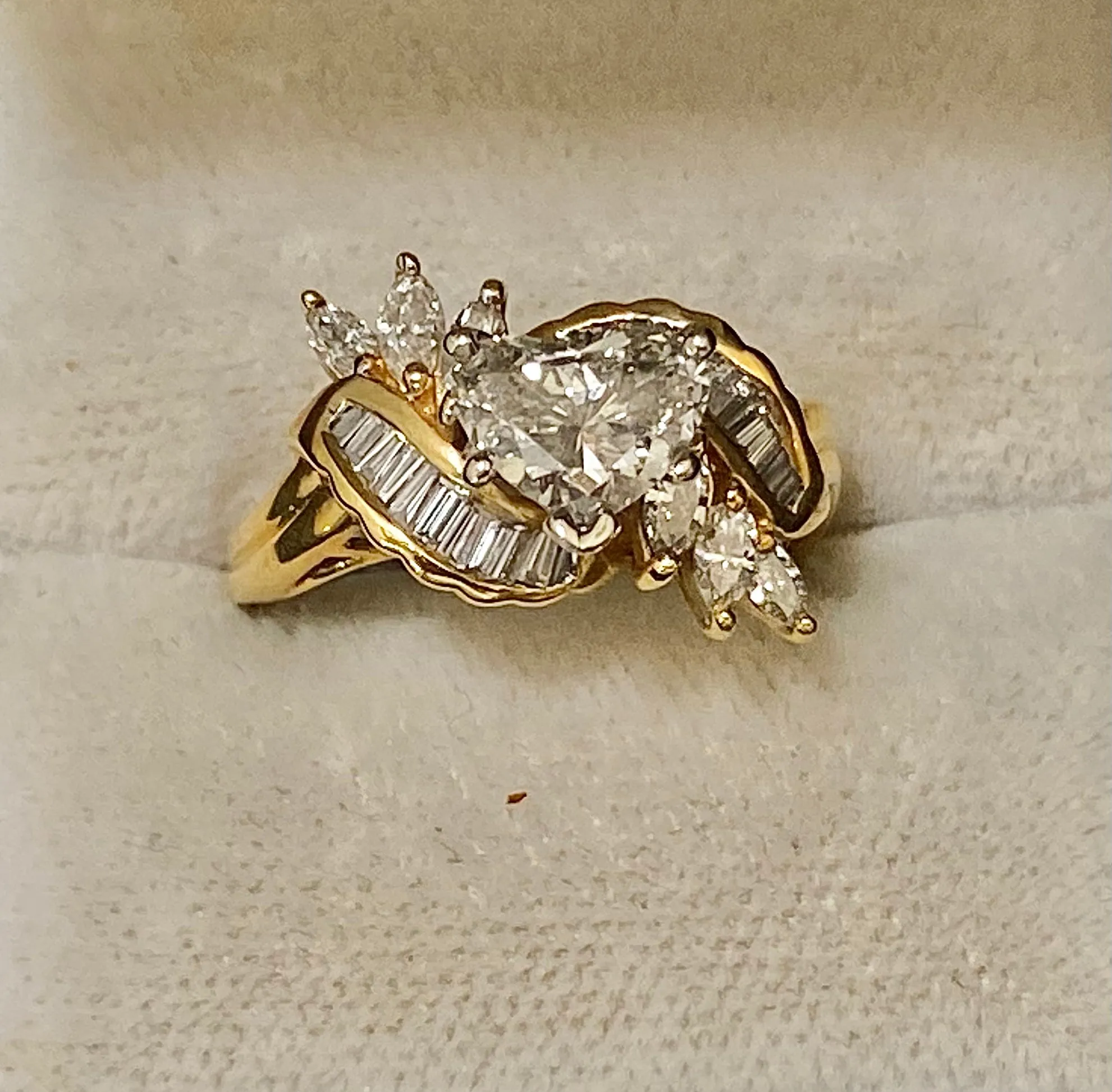 Amazing 18K Yellow Gold with Heart Diamond & 26-Accent Stone Ring - $30K Appraisal Value w/CoA}