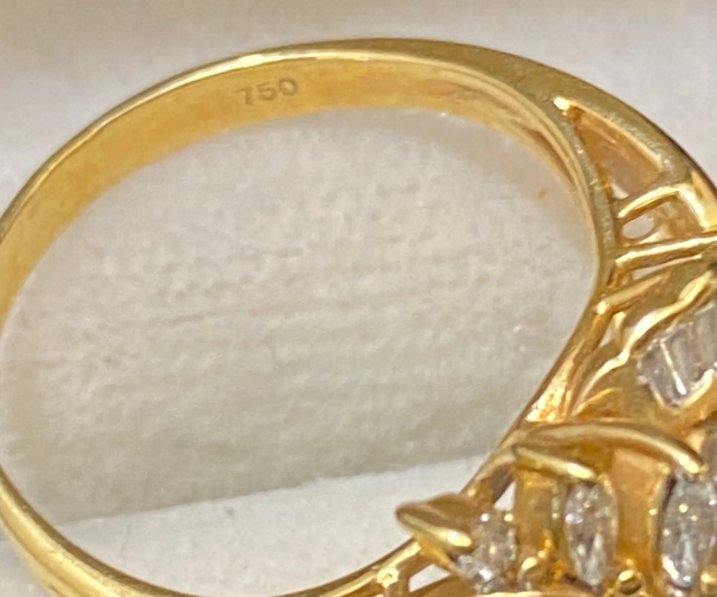 Amazing 18K Yellow Gold with Heart Diamond & 26-Accent Stone Ring - $30K Appraisal Value w/CoA}