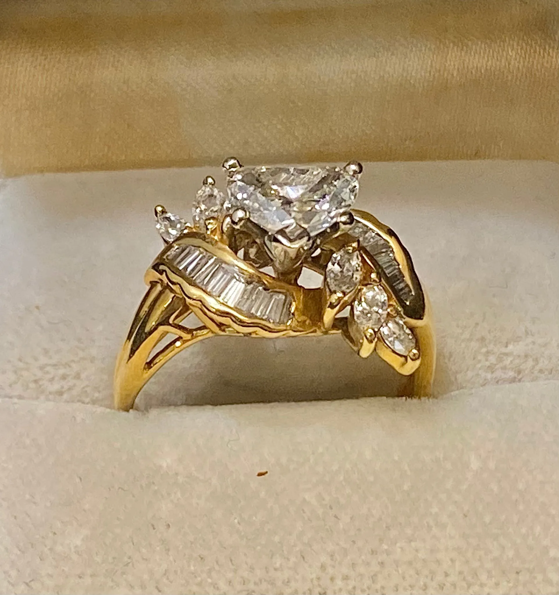 Amazing 18K Yellow Gold with Heart Diamond & 26-Accent Stone Ring - $30K Appraisal Value w/CoA}