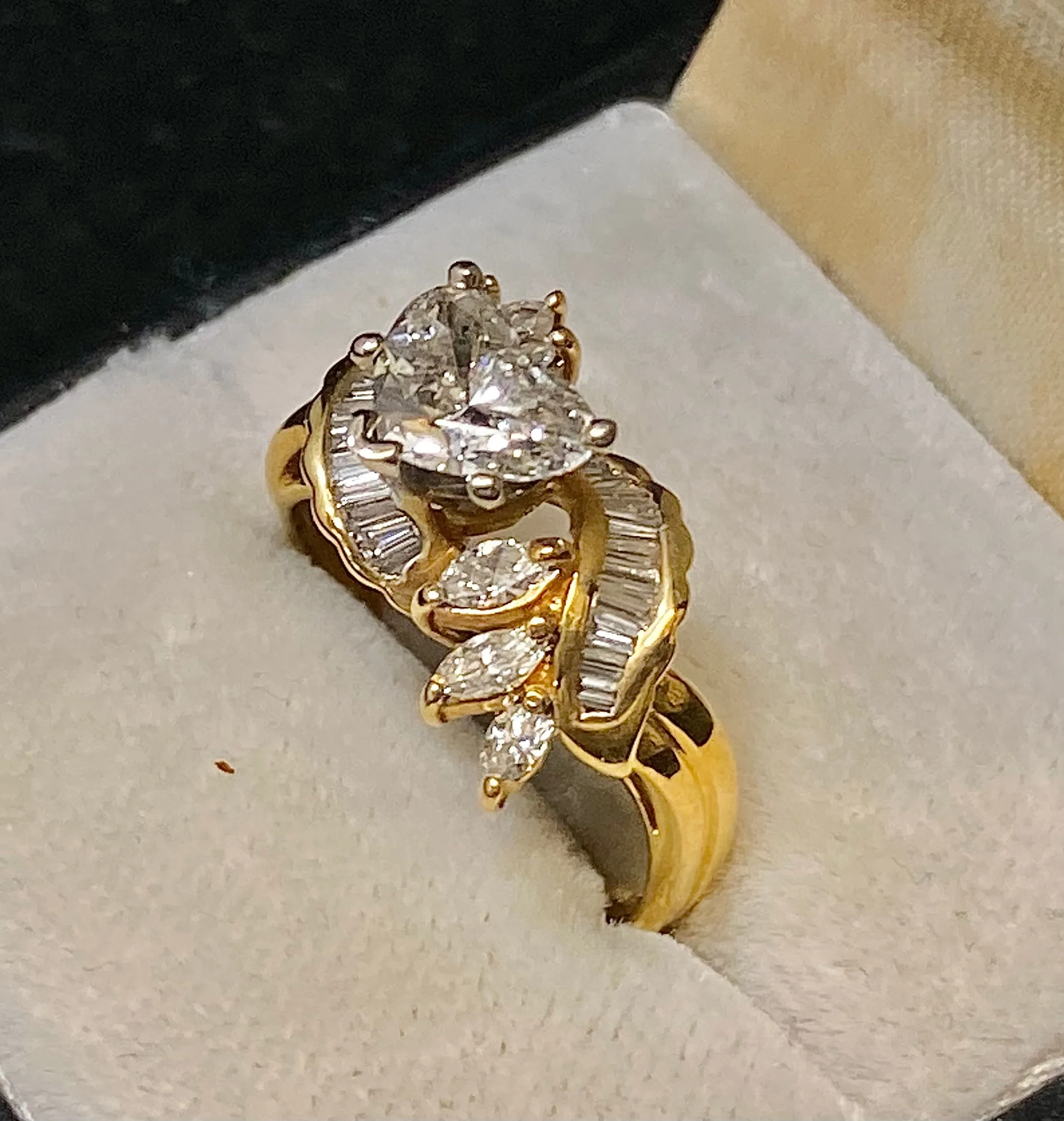 Amazing 18K Yellow Gold with Heart Diamond & 26-Accent Stone Ring - $30K Appraisal Value w/CoA}