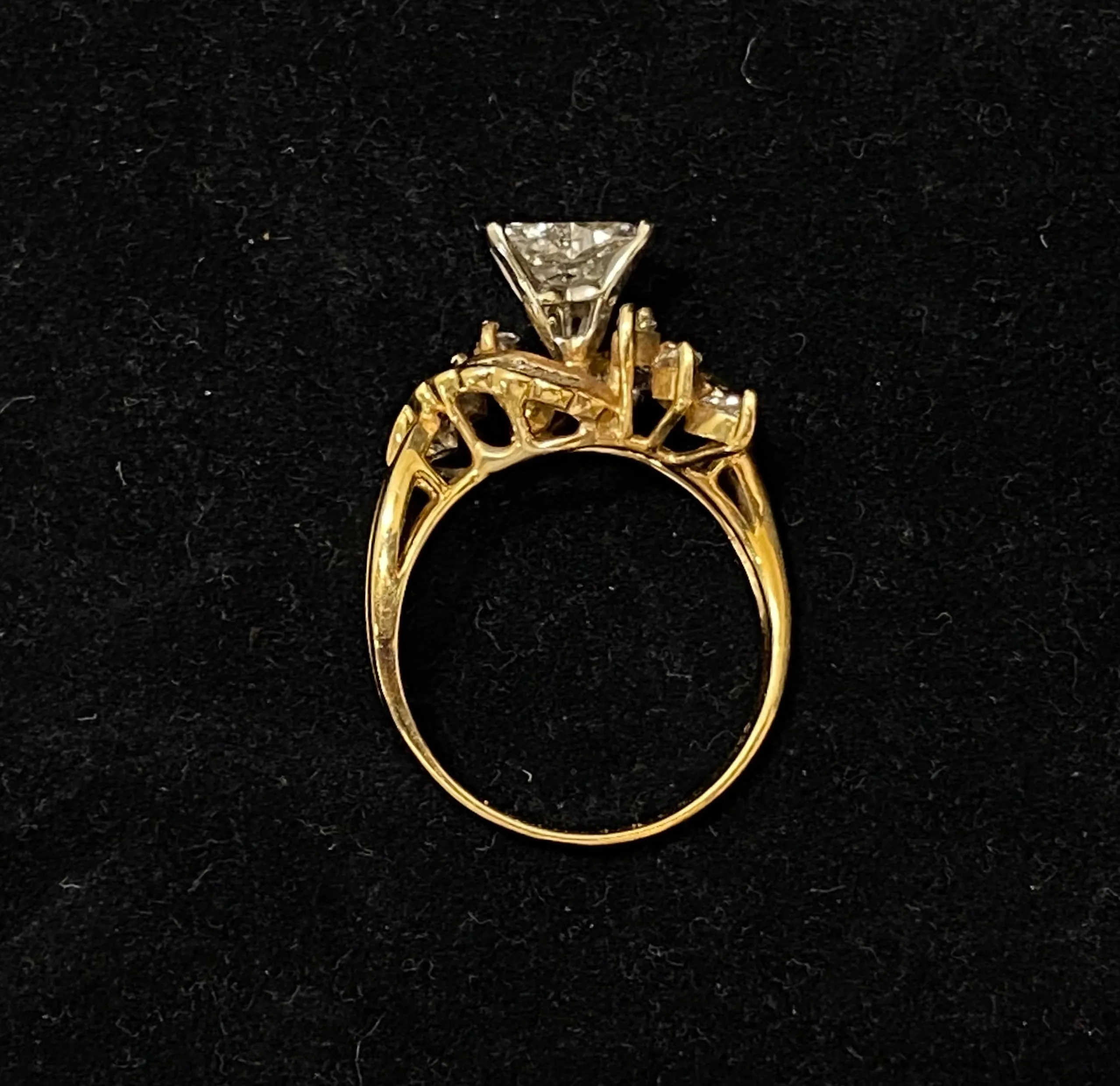 Amazing 18K Yellow Gold with Heart Diamond & 26-Accent Stone Ring - $30K Appraisal Value w/CoA}
