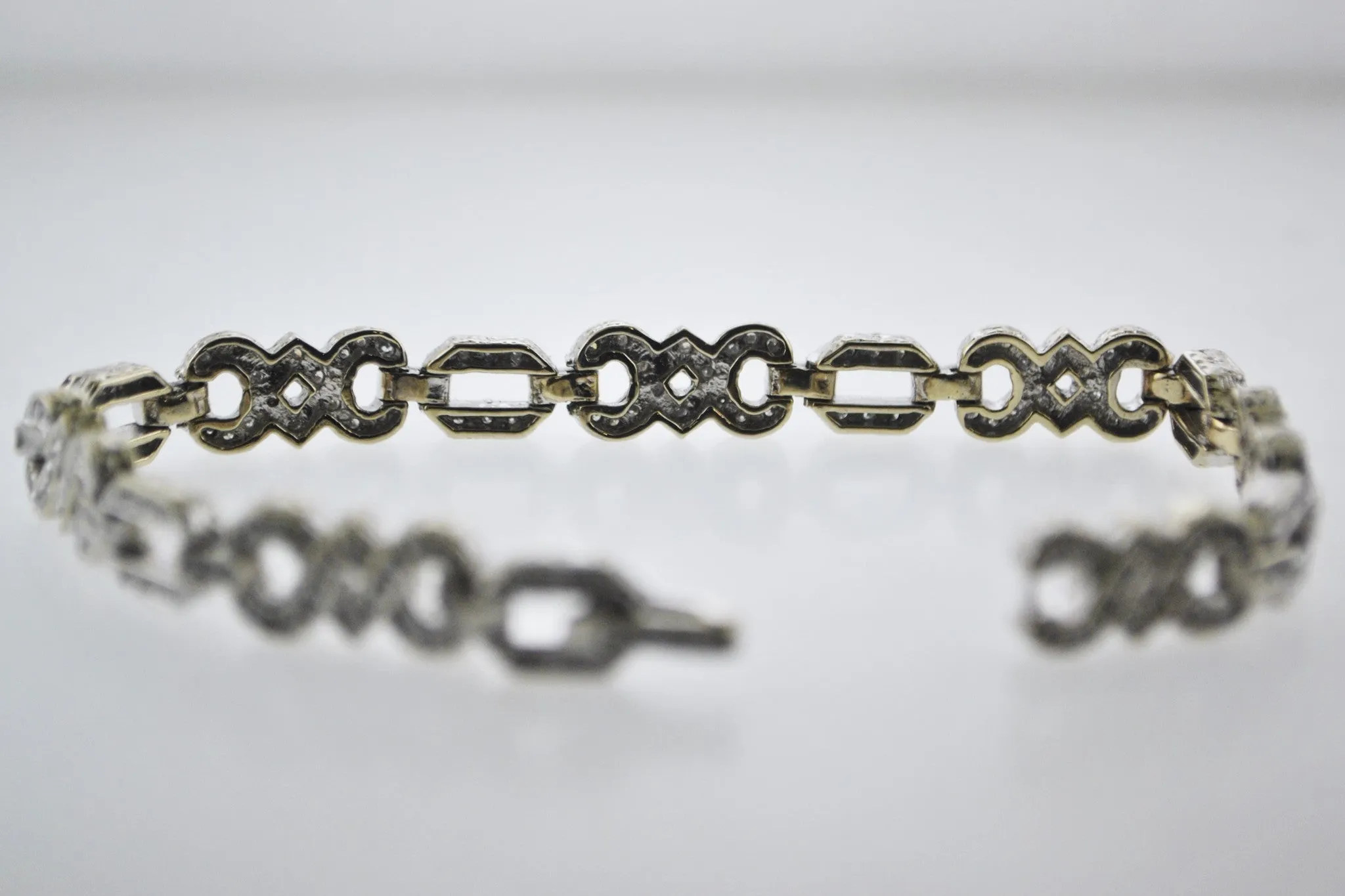 Amazing Designer Diamond Tennis Bracelet in Solid White Gold - $30K APR Value w/ CoA!