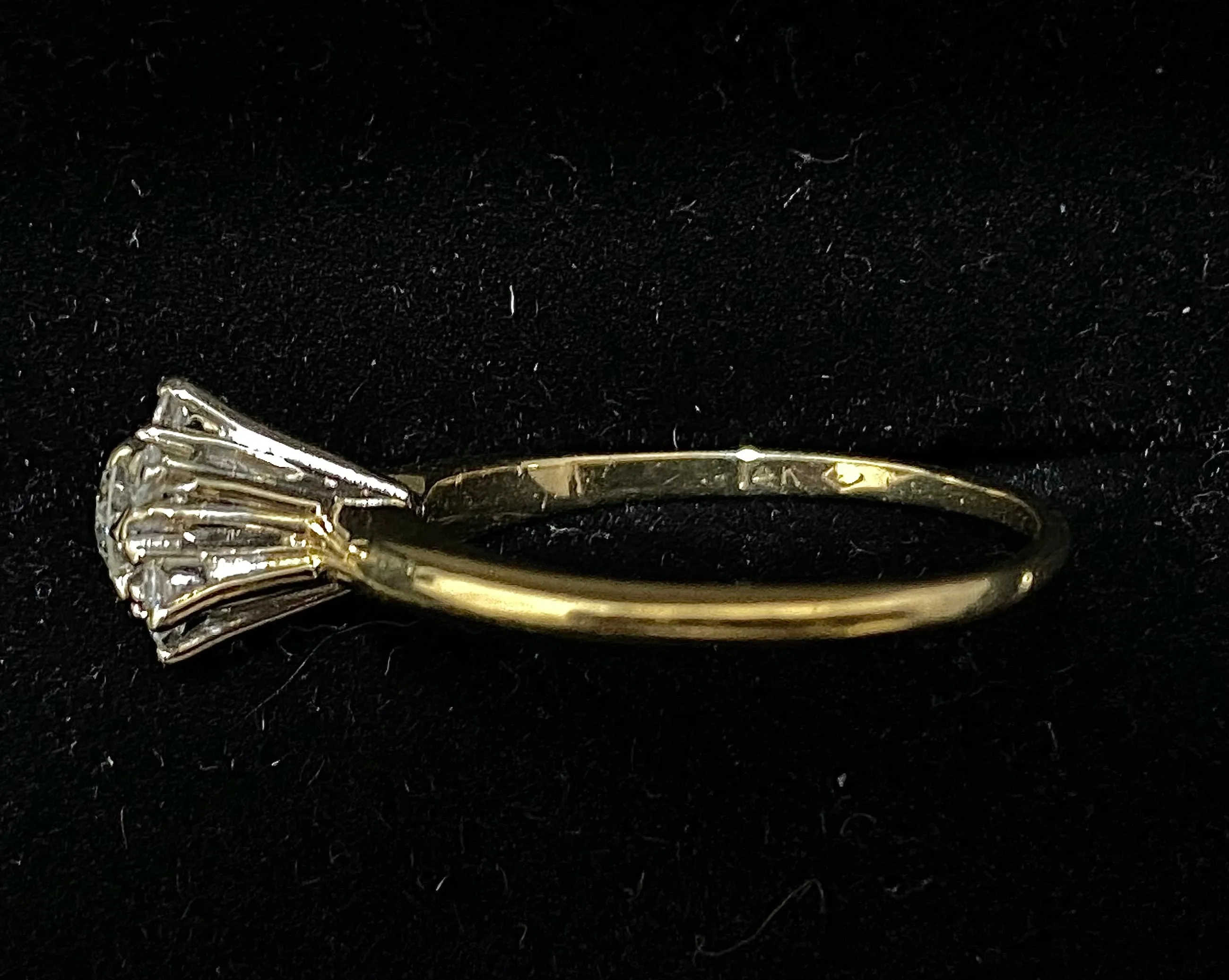 Amazing Solid Yellow Gold 6-Diamond Ring - $6K Appraisal Value w/ CoA! }
