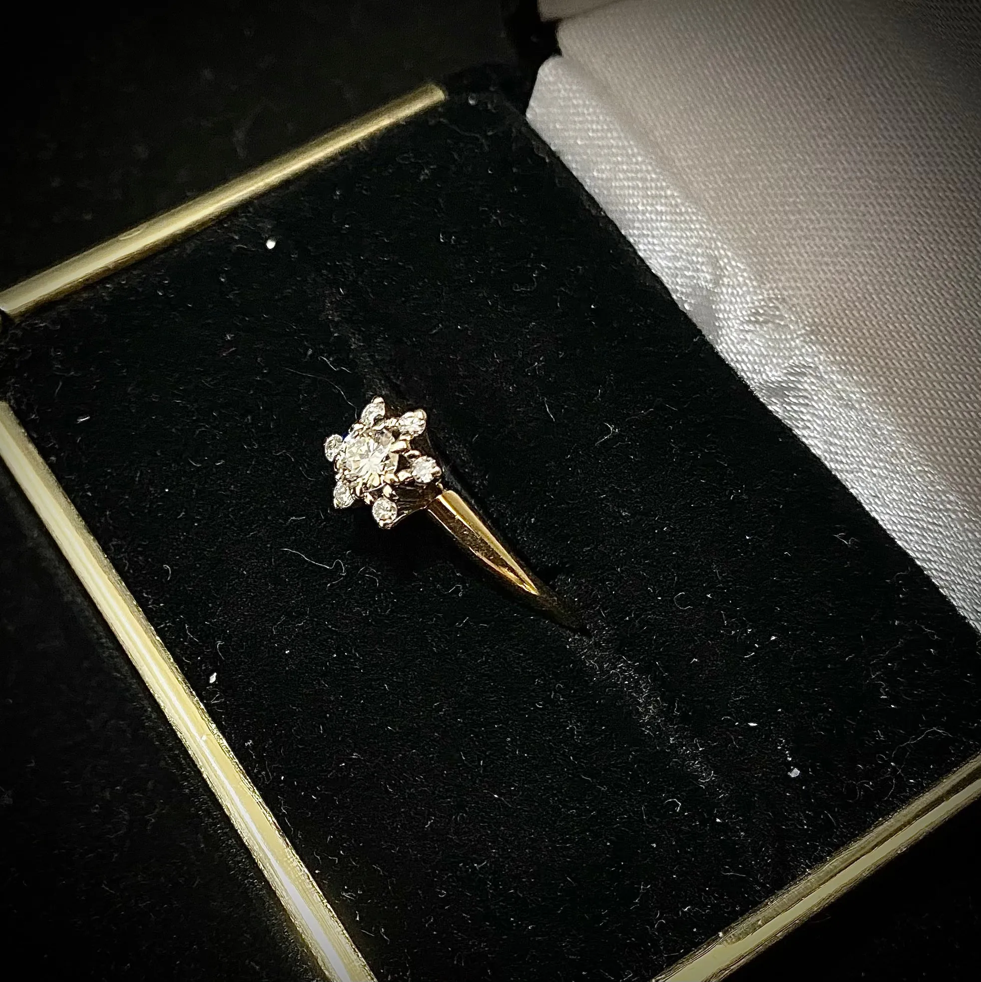 Amazing Solid Yellow Gold 6-Diamond Ring - $6K Appraisal Value w/ CoA! }