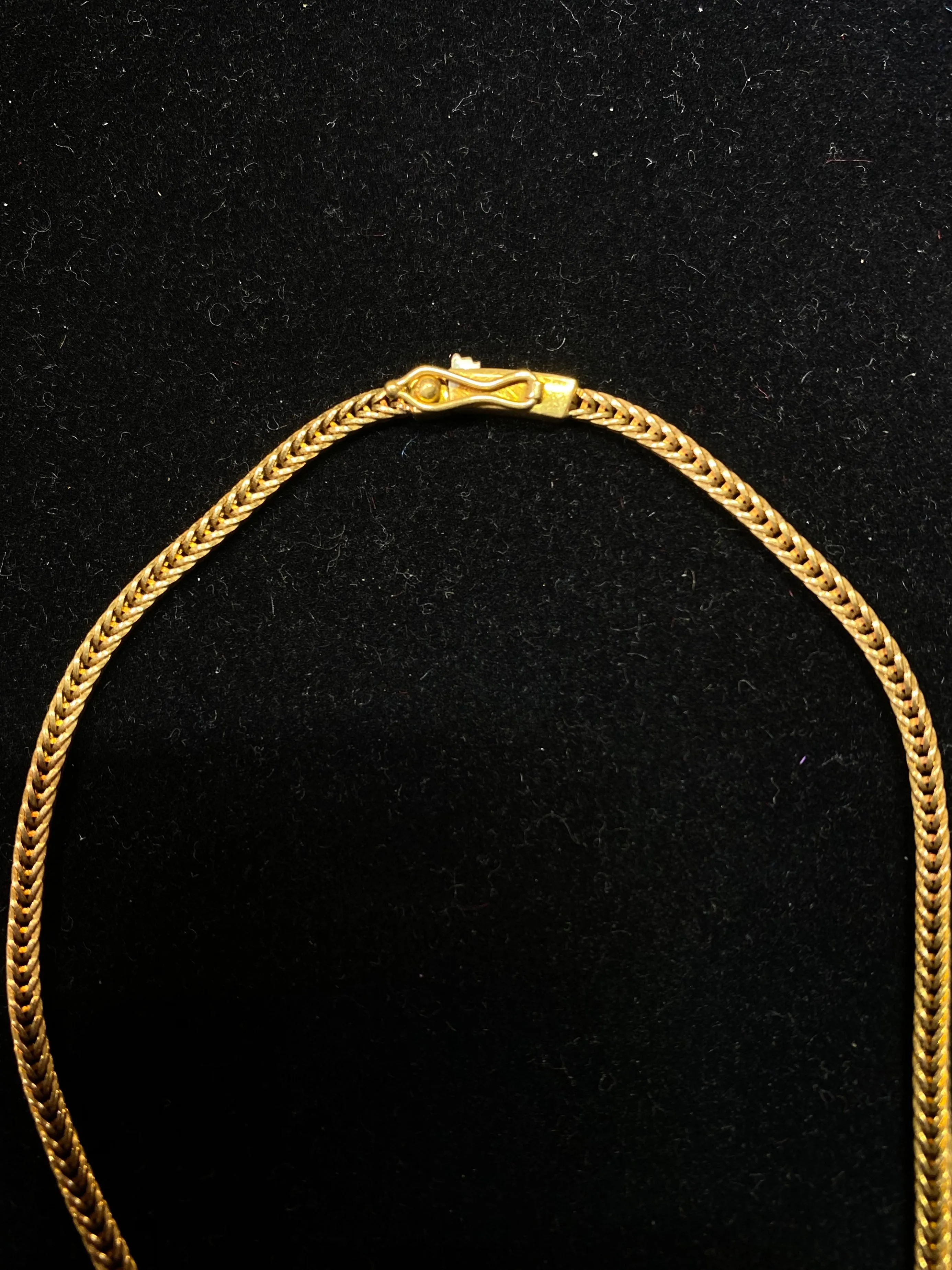 AMAZING Vintage V-shape 18K Yellow Gold Necklace w/ 17 Brilliant Diamonds! - $20K Appraisal Value! }