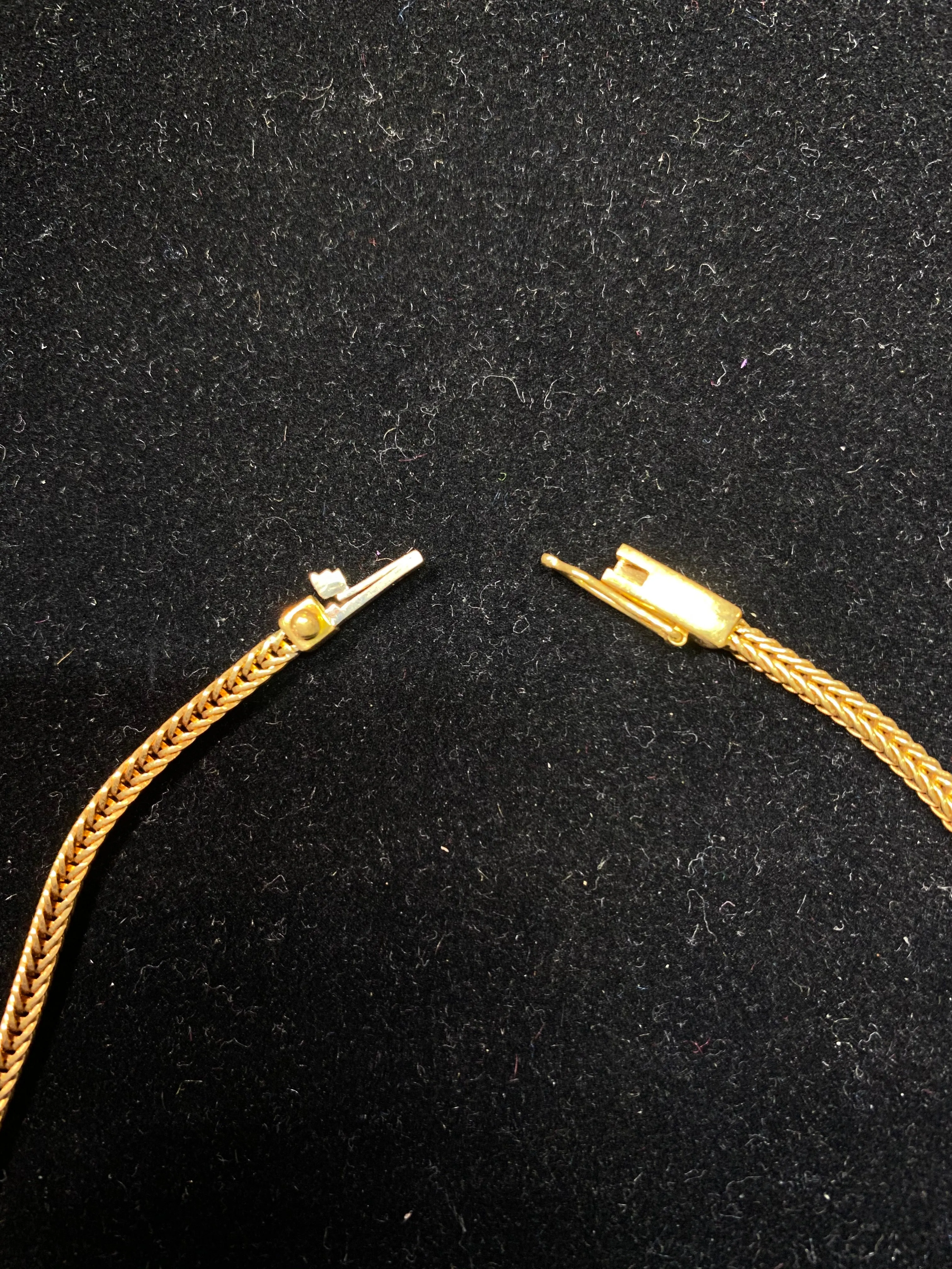 AMAZING Vintage V-shape 18K Yellow Gold Necklace w/ 17 Brilliant Diamonds! - $20K Appraisal Value! }