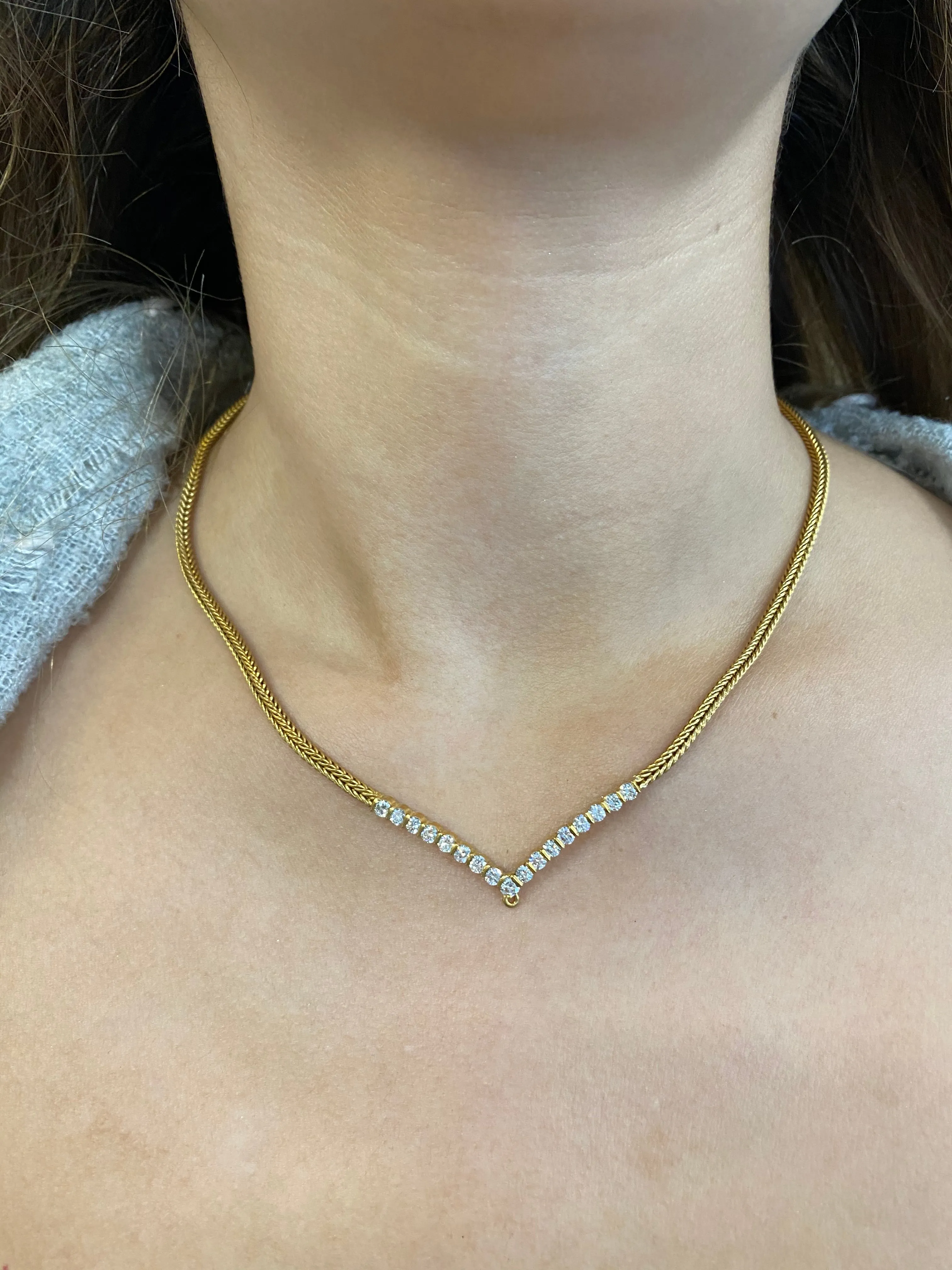 AMAZING Vintage V-shape 18K Yellow Gold Necklace w/ 17 Brilliant Diamonds! - $20K Appraisal Value! }