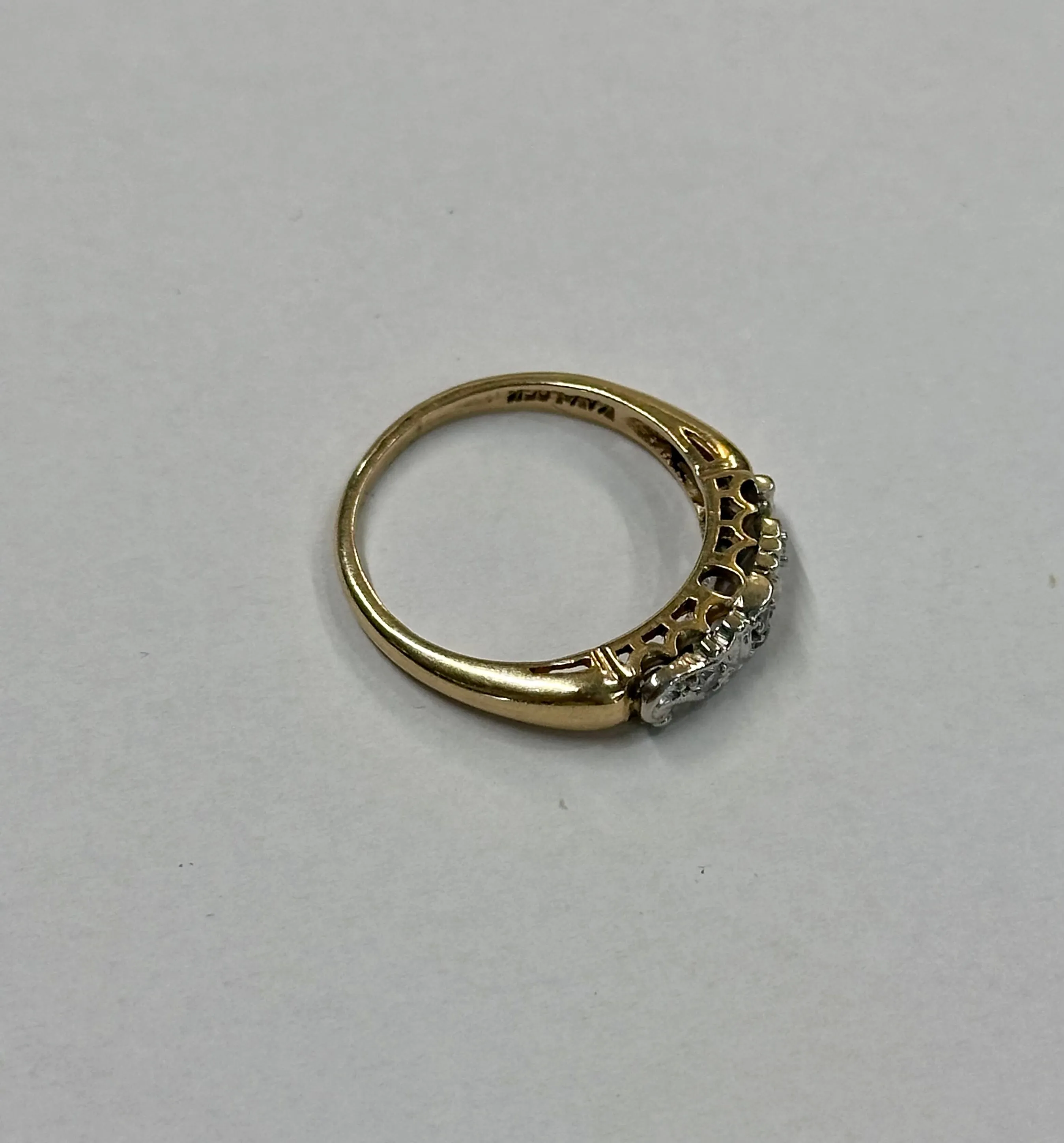 Antique Ladies Ring Diamonds Platinum & Yellow Gold Setting - $6K  APR w/ CoA!!!