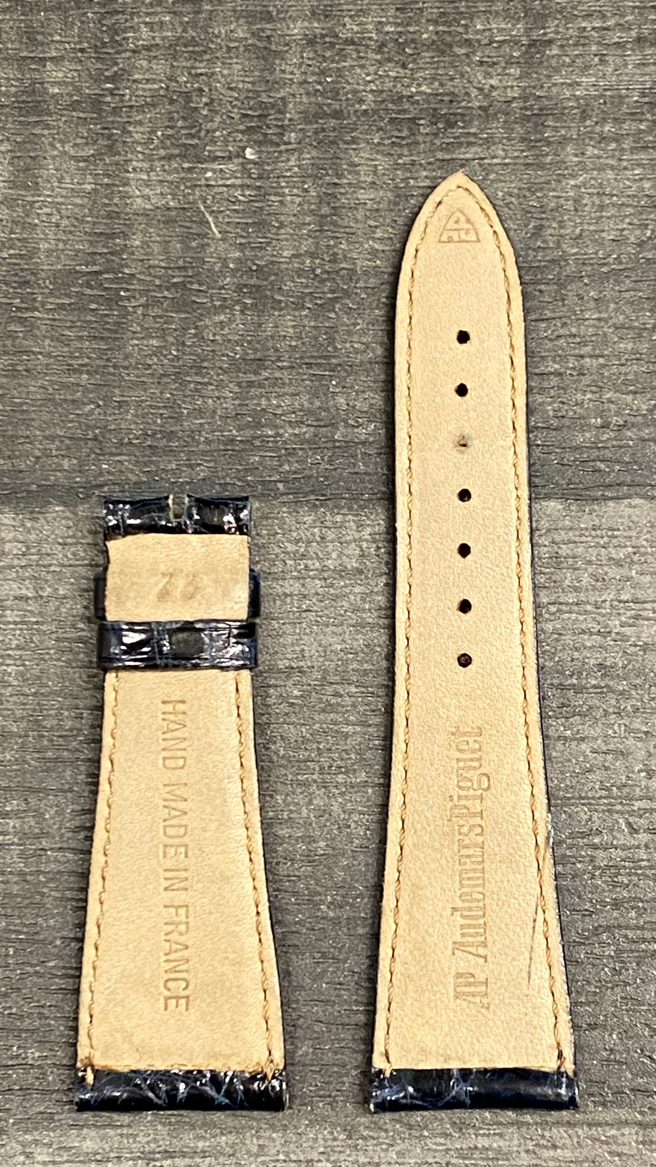 AUDEMARS PIGUET Dark Blue Padded Crocodile Leather Watch Strap - $800 APR VALUE w/ CoA! ✓