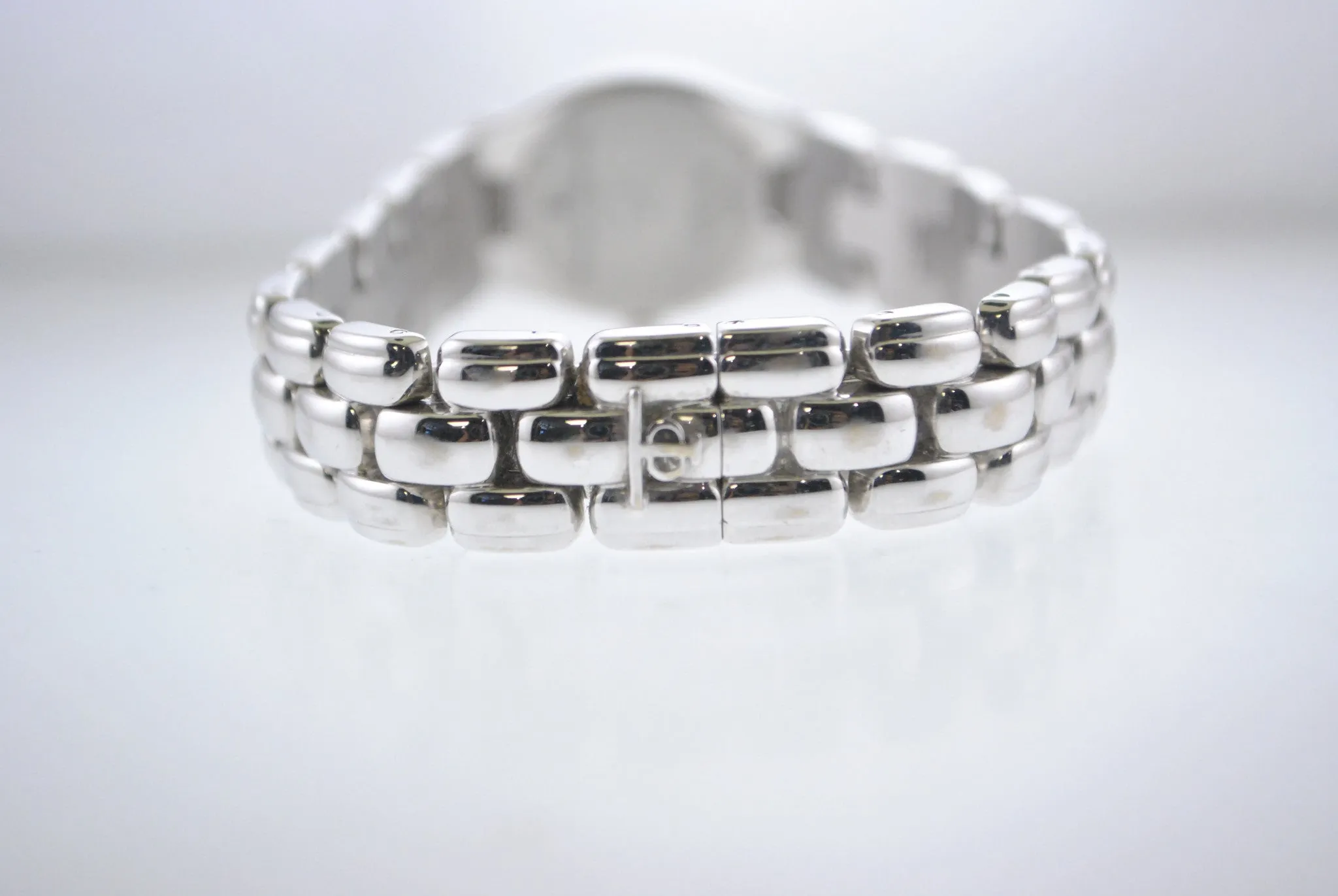 Baume & Mercier Lady's Wristwatch in 18K White Gold with Diamonds & Mother of Pearl Dial - $18K VALUE