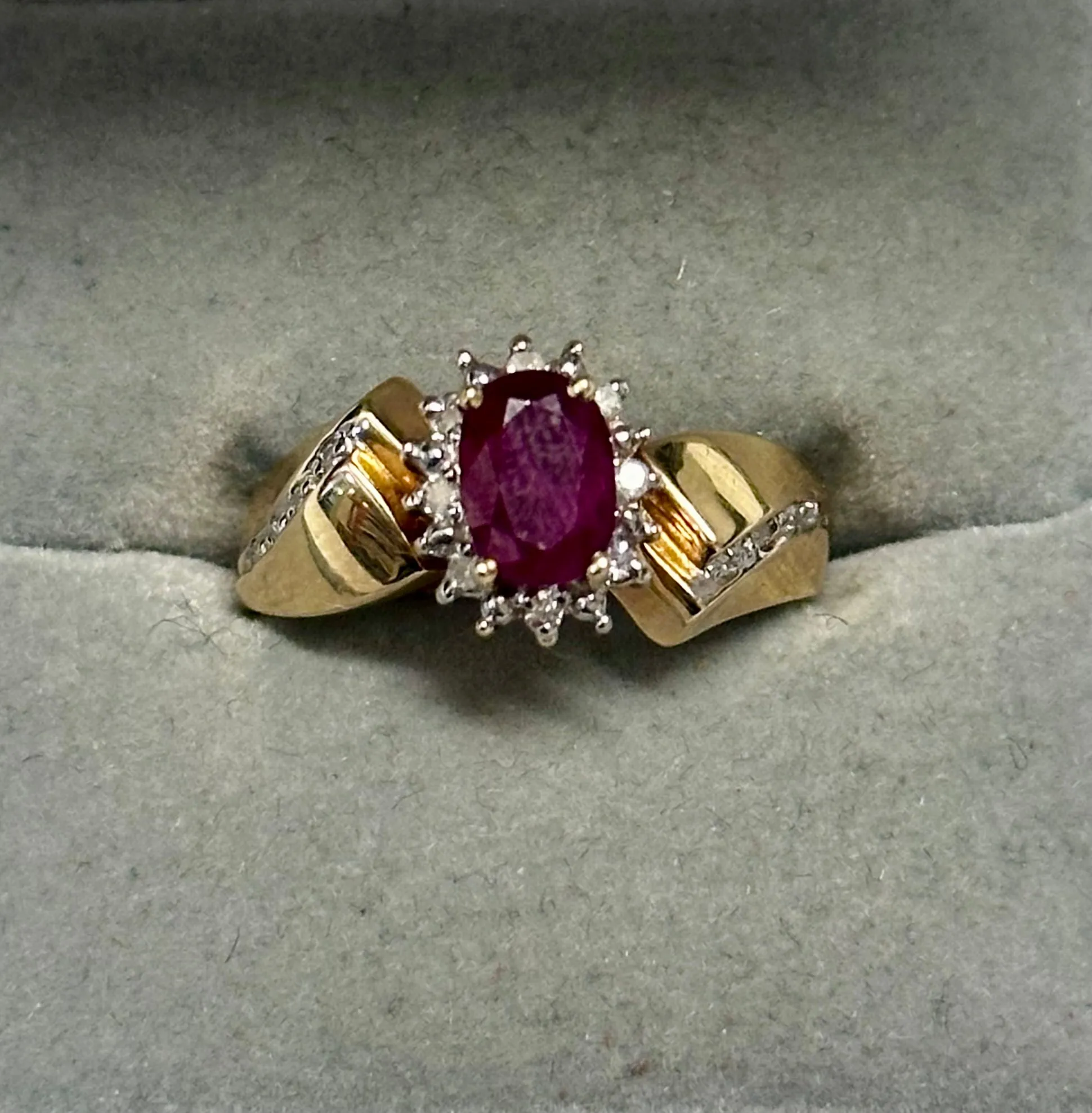 BEAUTIFUL ANTIQUE DESIGNER RUBY DIMAOND YELLOW GOLD RING  - $8k APR w/ CoA!!!!!!
