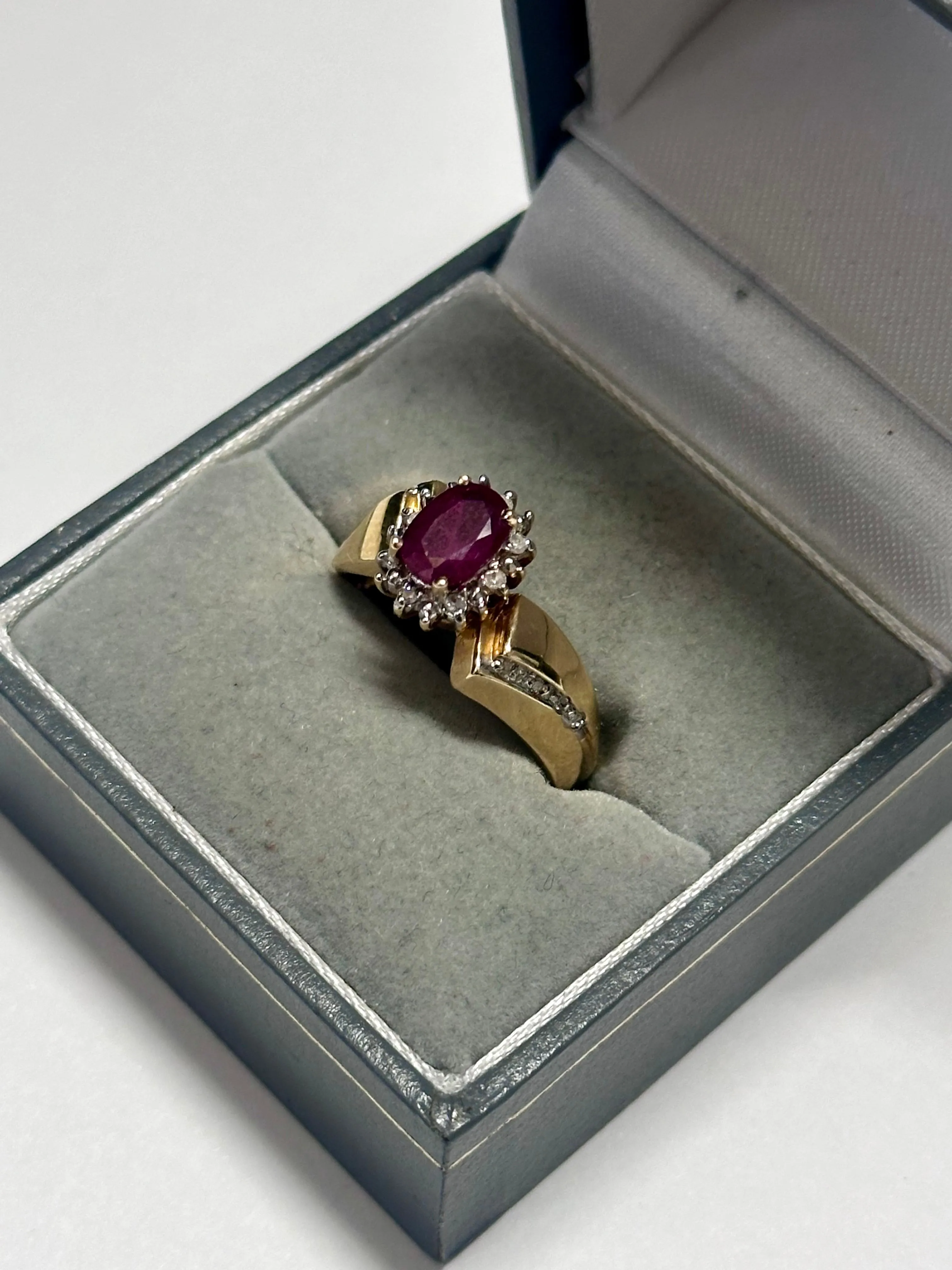 BEAUTIFUL ANTIQUE DESIGNER RUBY DIMAOND YELLOW GOLD RING  - $8k APR w/ CoA!!!!!!
