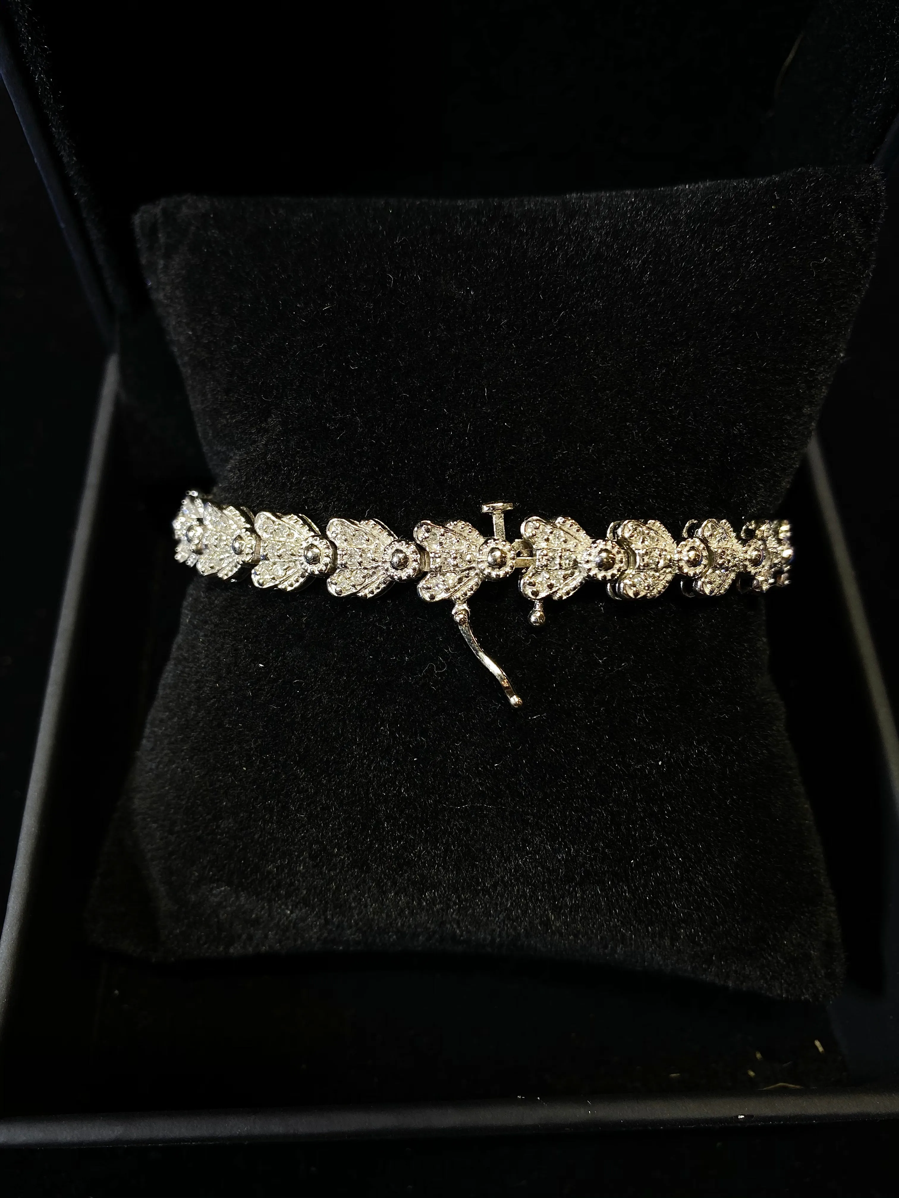 BEAUTIFUL White Gold Scalloped Floral Design Bracelet w/ 132 Diamonds - 4 Cts. - $20K VALUE