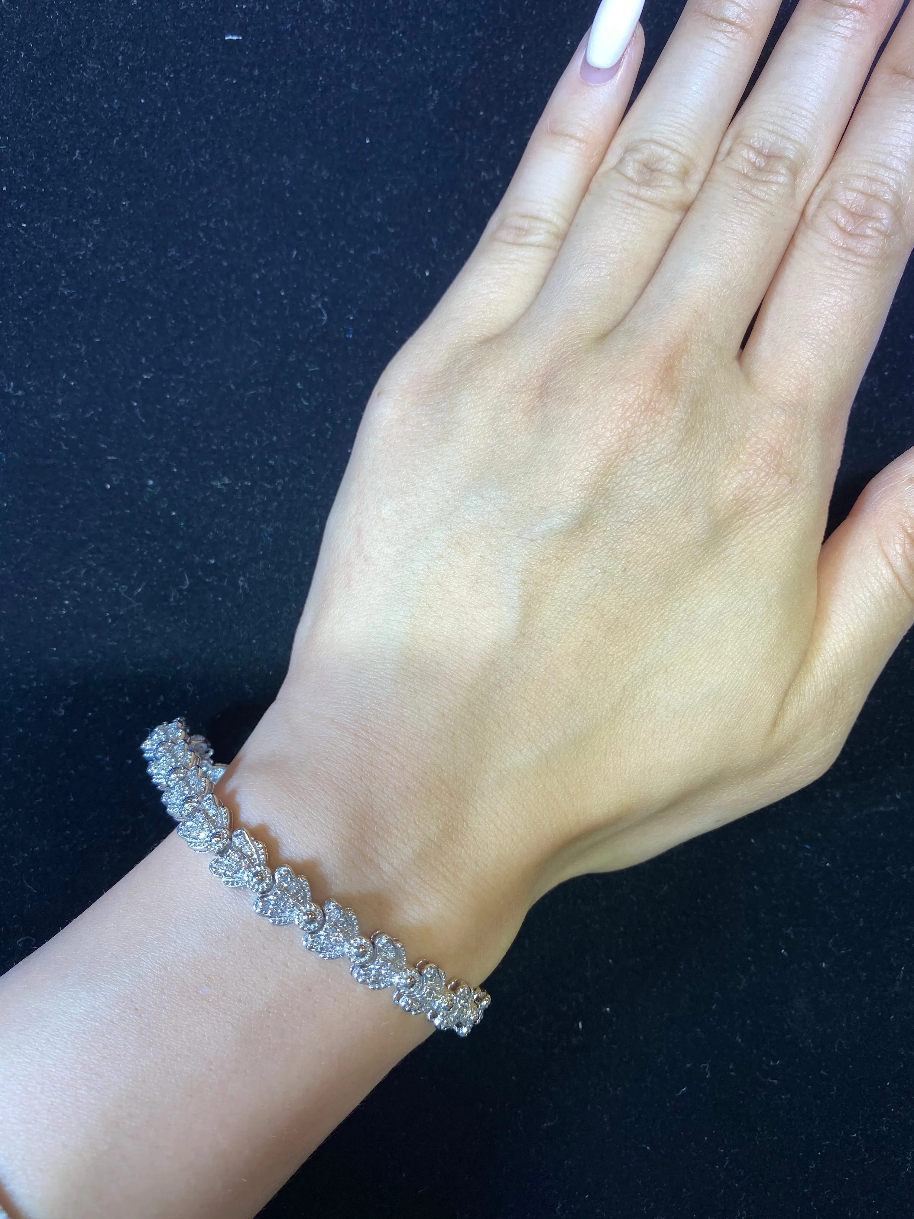 BEAUTIFUL White Gold Scalloped Floral Design Bracelet w/ 132 Diamonds - 4 Cts. - $20K VALUE