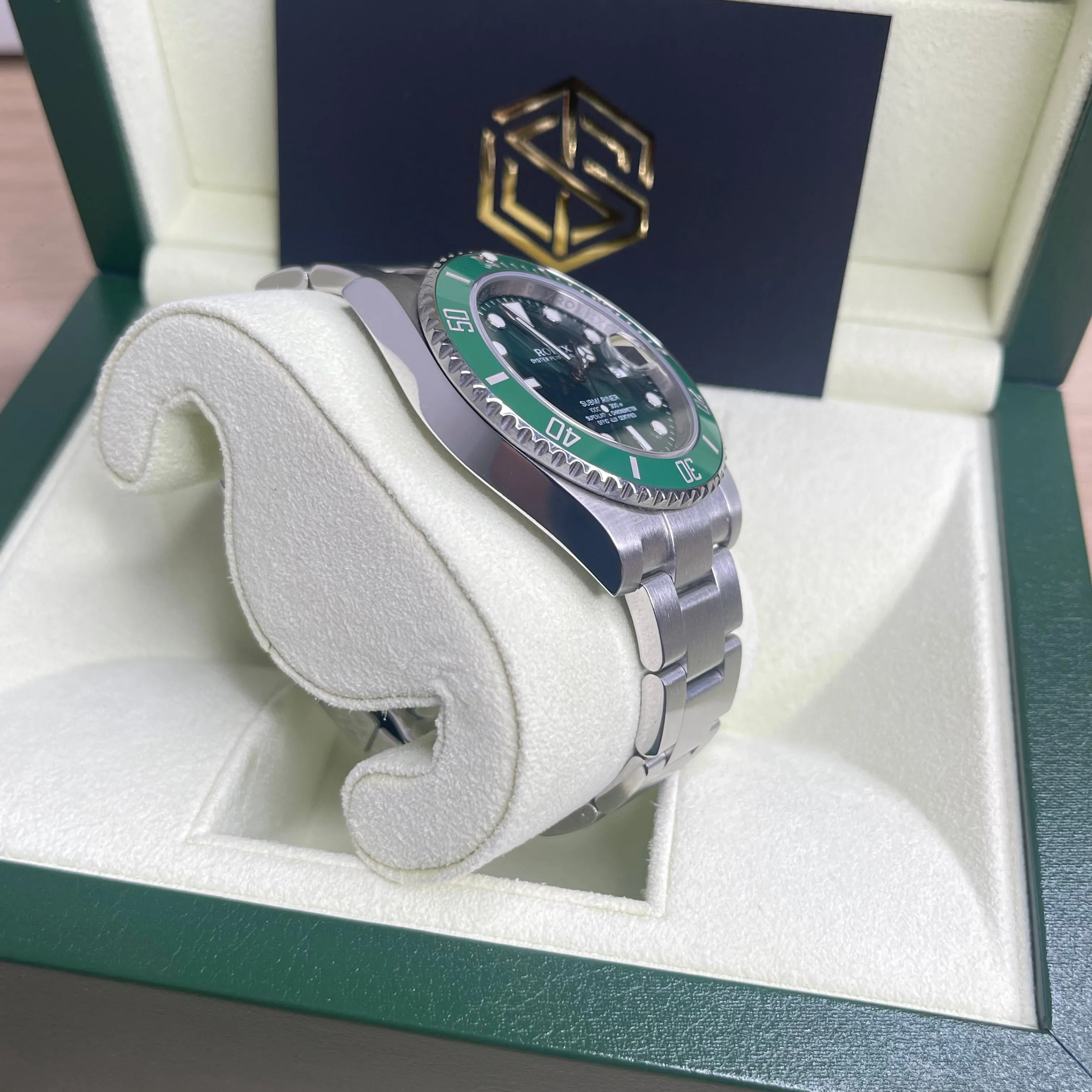 Rolex Submariner Date Hulk 116610LV 2012 Collector's Set Watch