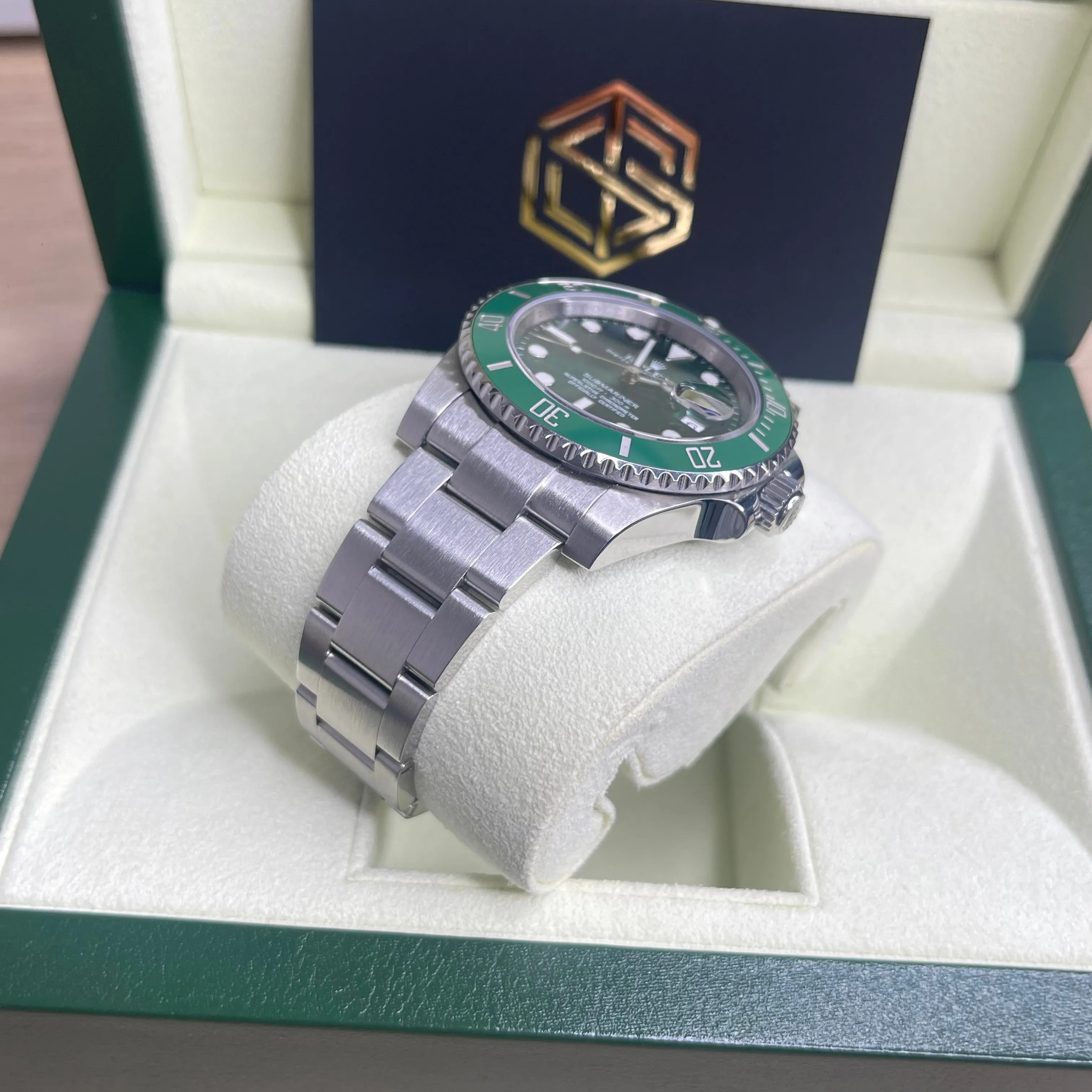 Rolex Submariner Date Hulk 116610LV 2012 Collector's Set Watch