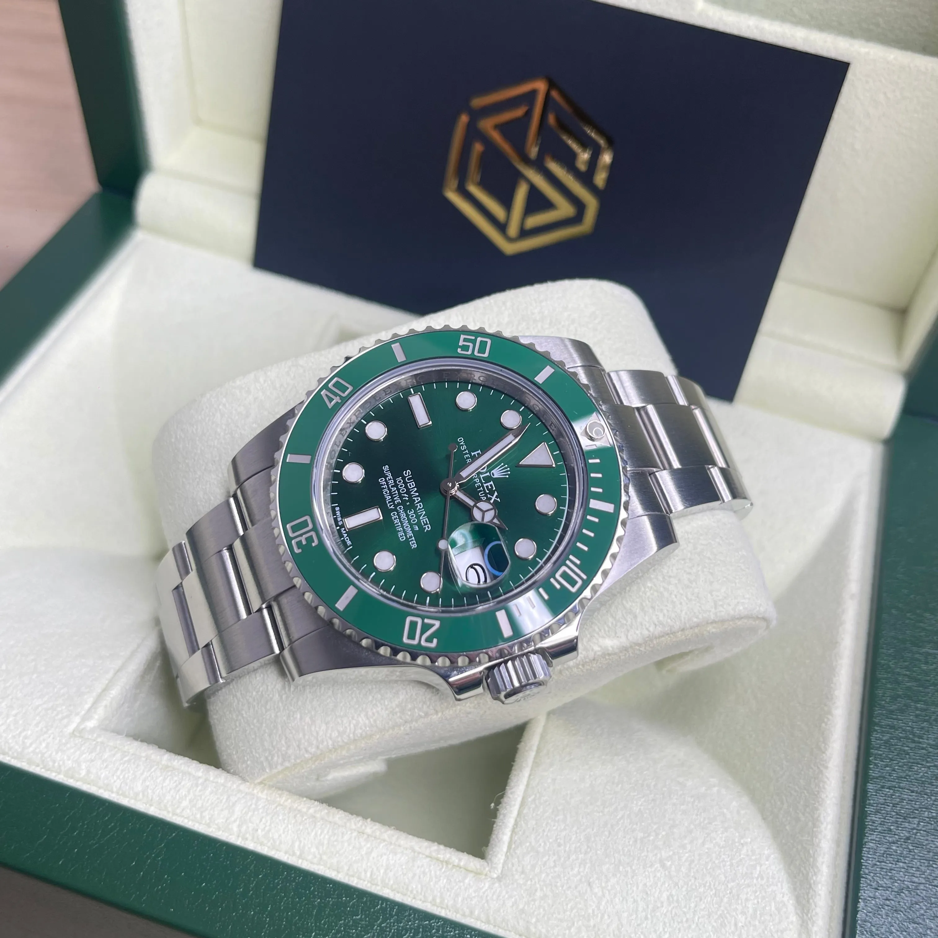 Rolex Submariner Date Hulk 116610LV 2012 Collector's Set Watch