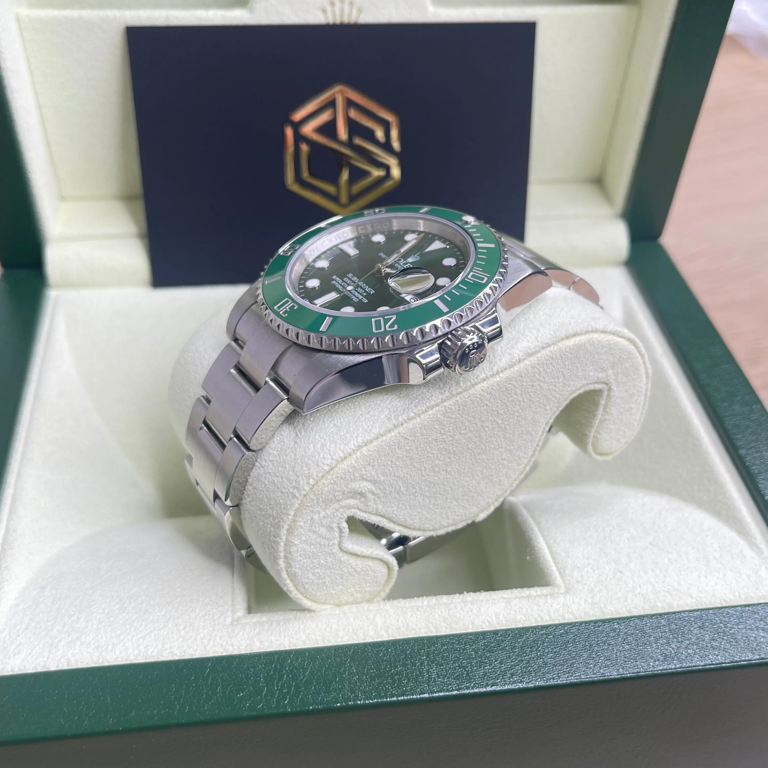 Rolex Submariner Date Hulk 116610LV 2012 Collector's Set Watch