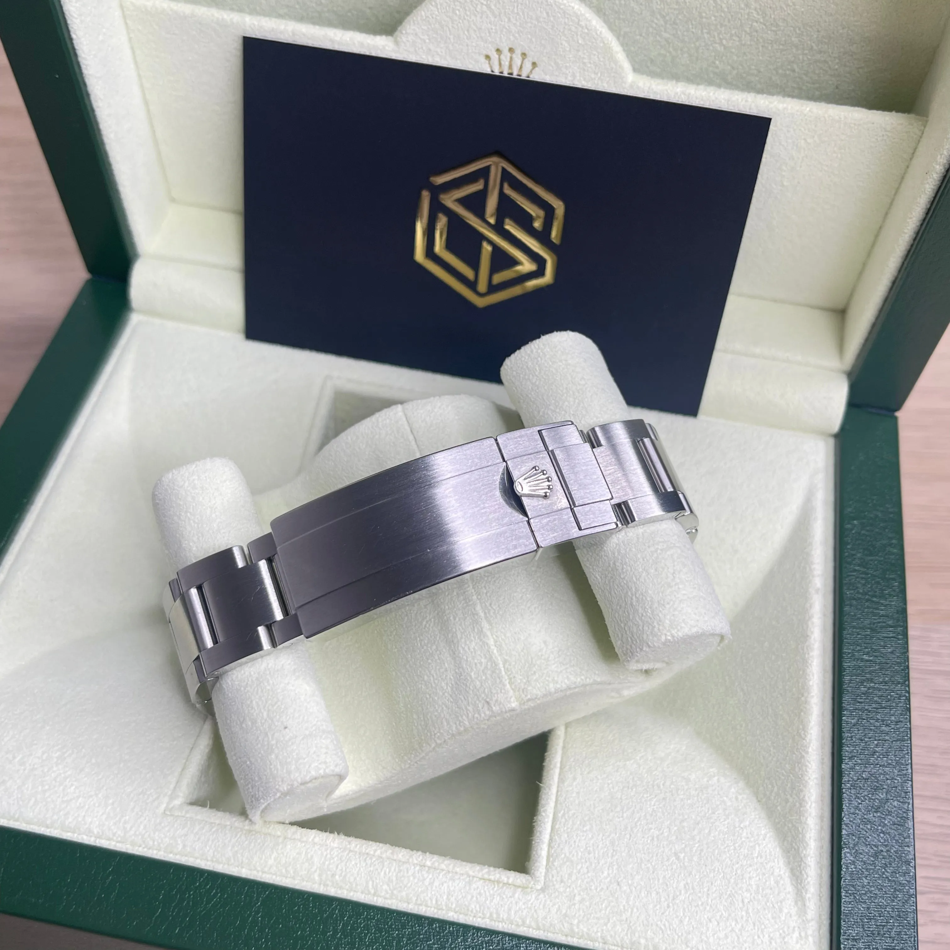 Rolex Submariner Date Hulk 116610LV 2012 Collector's Set Watch