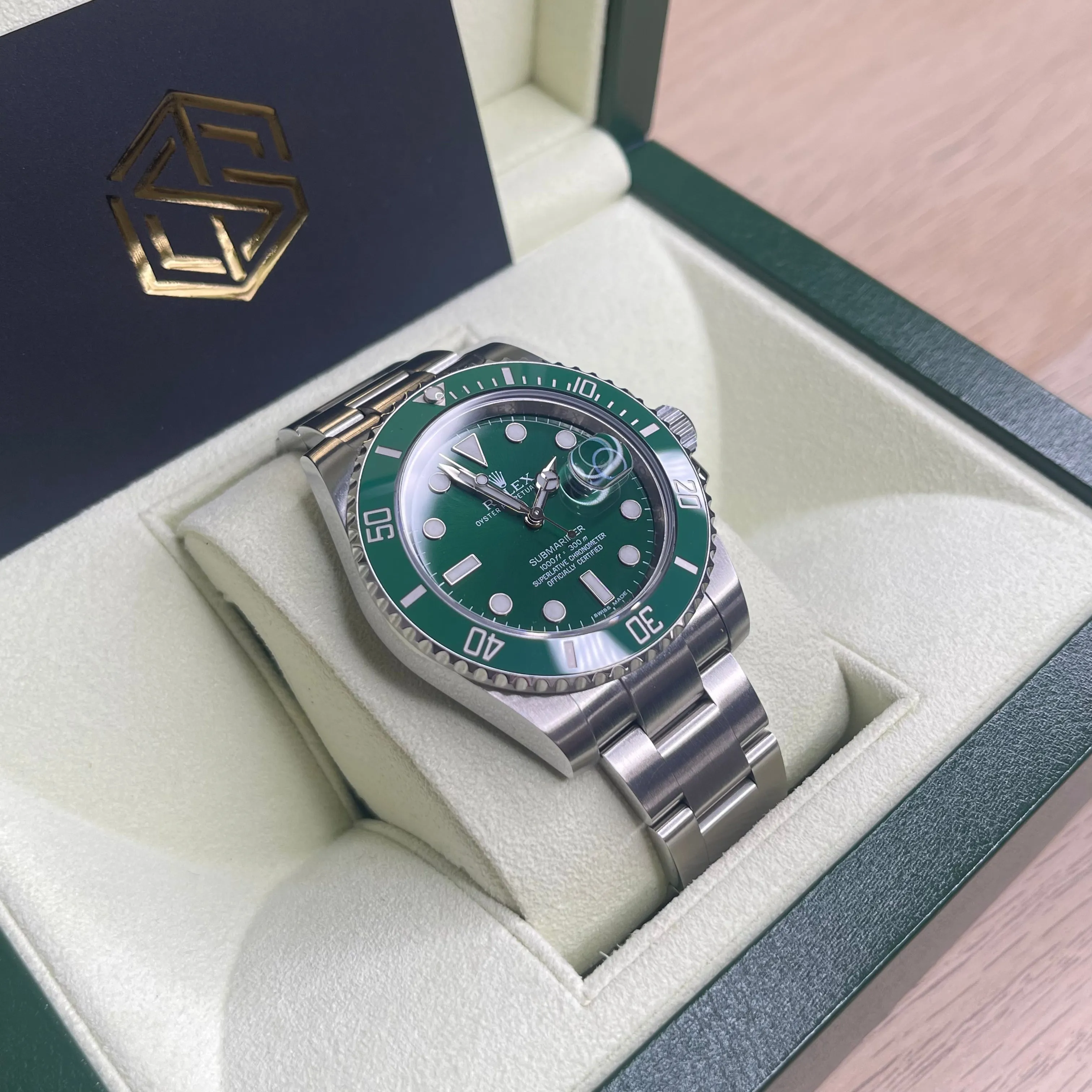 Rolex Submariner Date Hulk 116610LV 2012 Collector's Set Watch