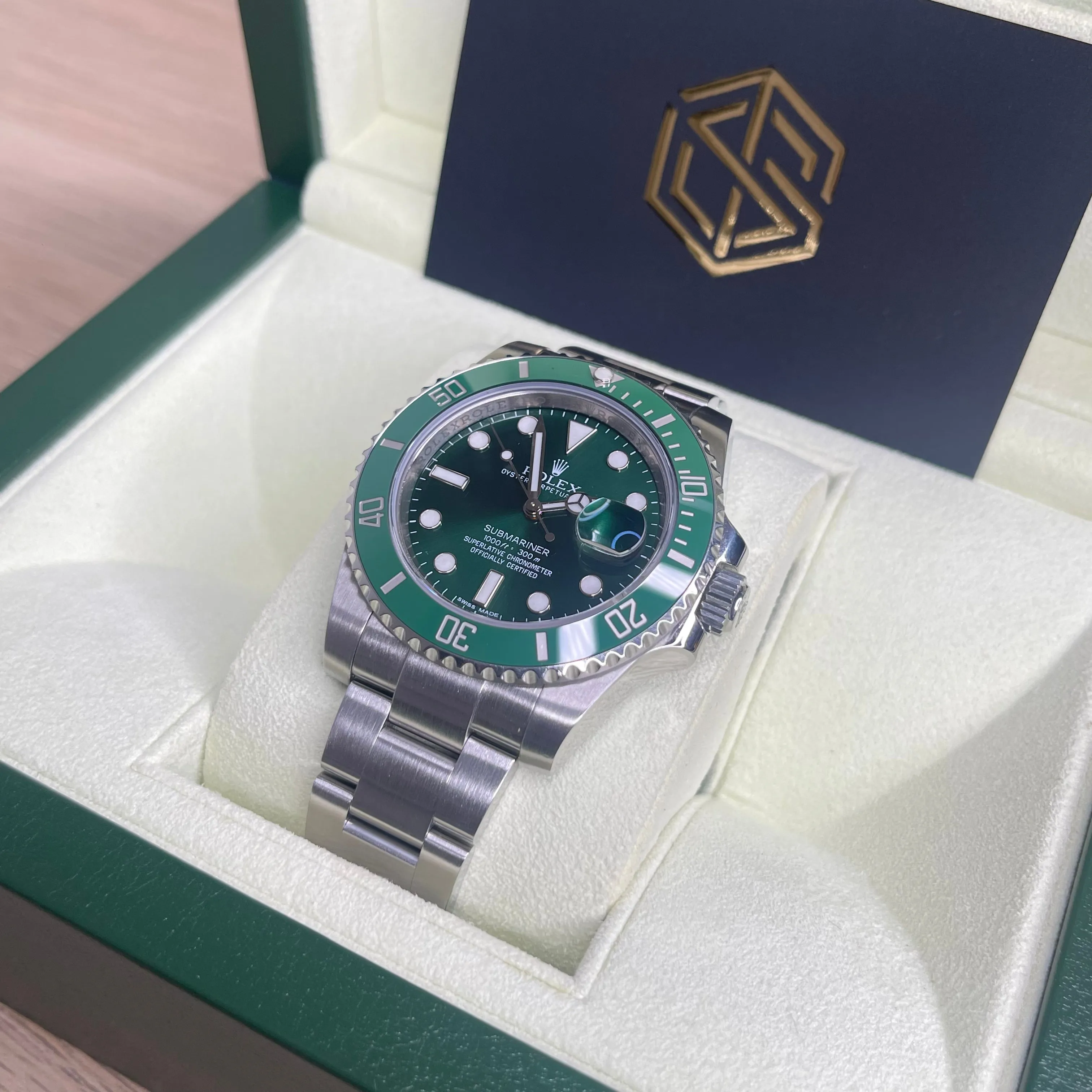 Rolex Submariner Date Hulk 116610LV 2012 Collector's Set Watch